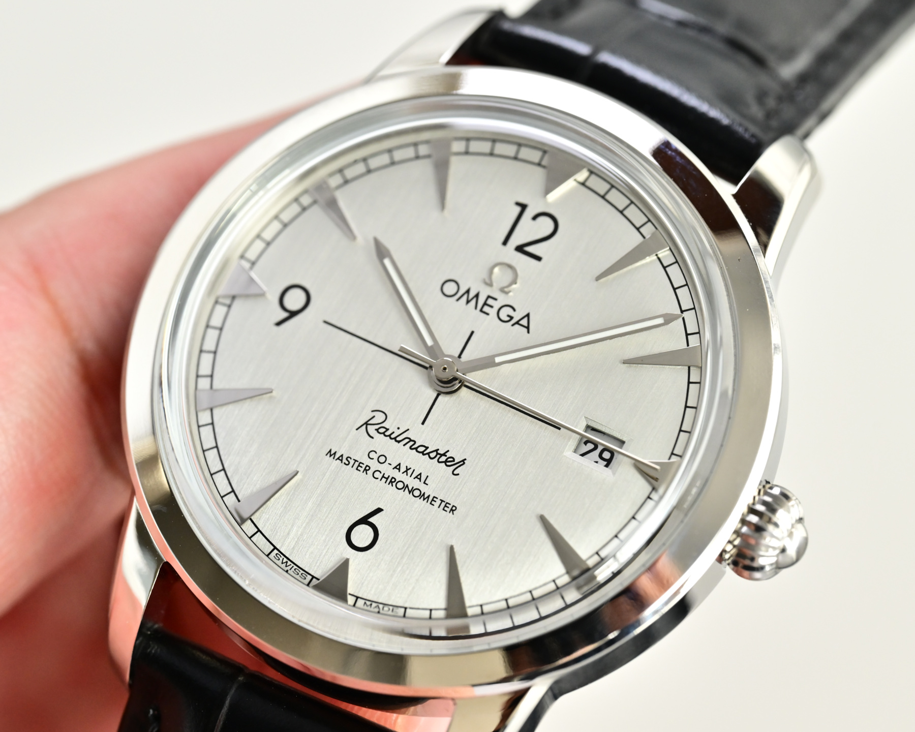 Omega Railmaster Co-Axial Master Chronometer stainless steel case, silver dial, black leather strap 40mm Men's Automatic