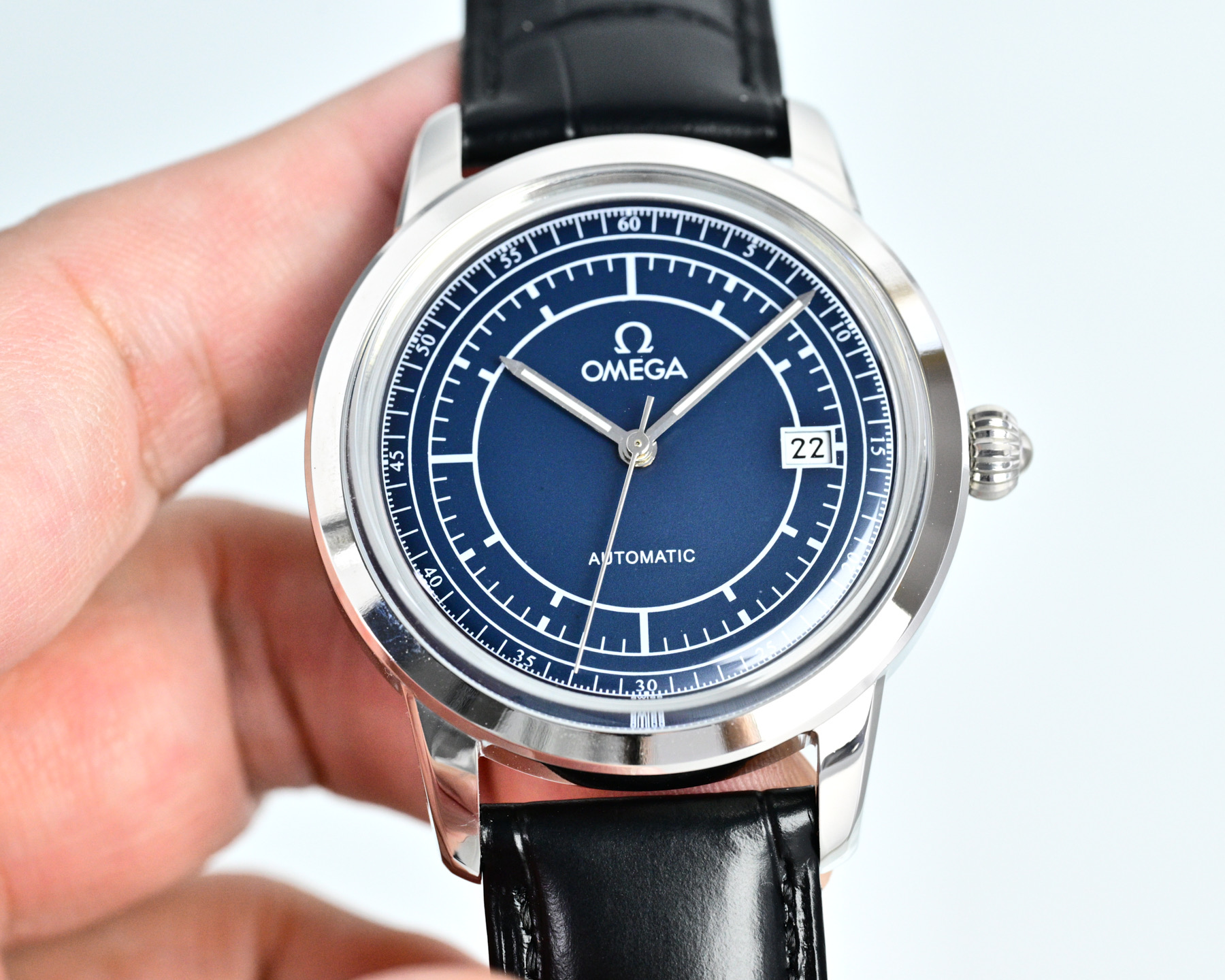 Omega De Ville Prestige silver case, silver bezel, white dial, black leather strap 40mm Men's Automatic