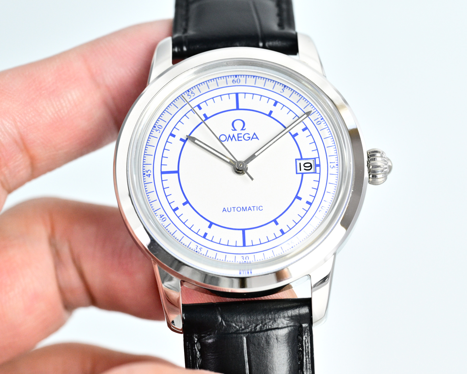 Omega De Ville Prestige silver case, silver bezel, white dial, black leather strap 40mm Men's Automatic