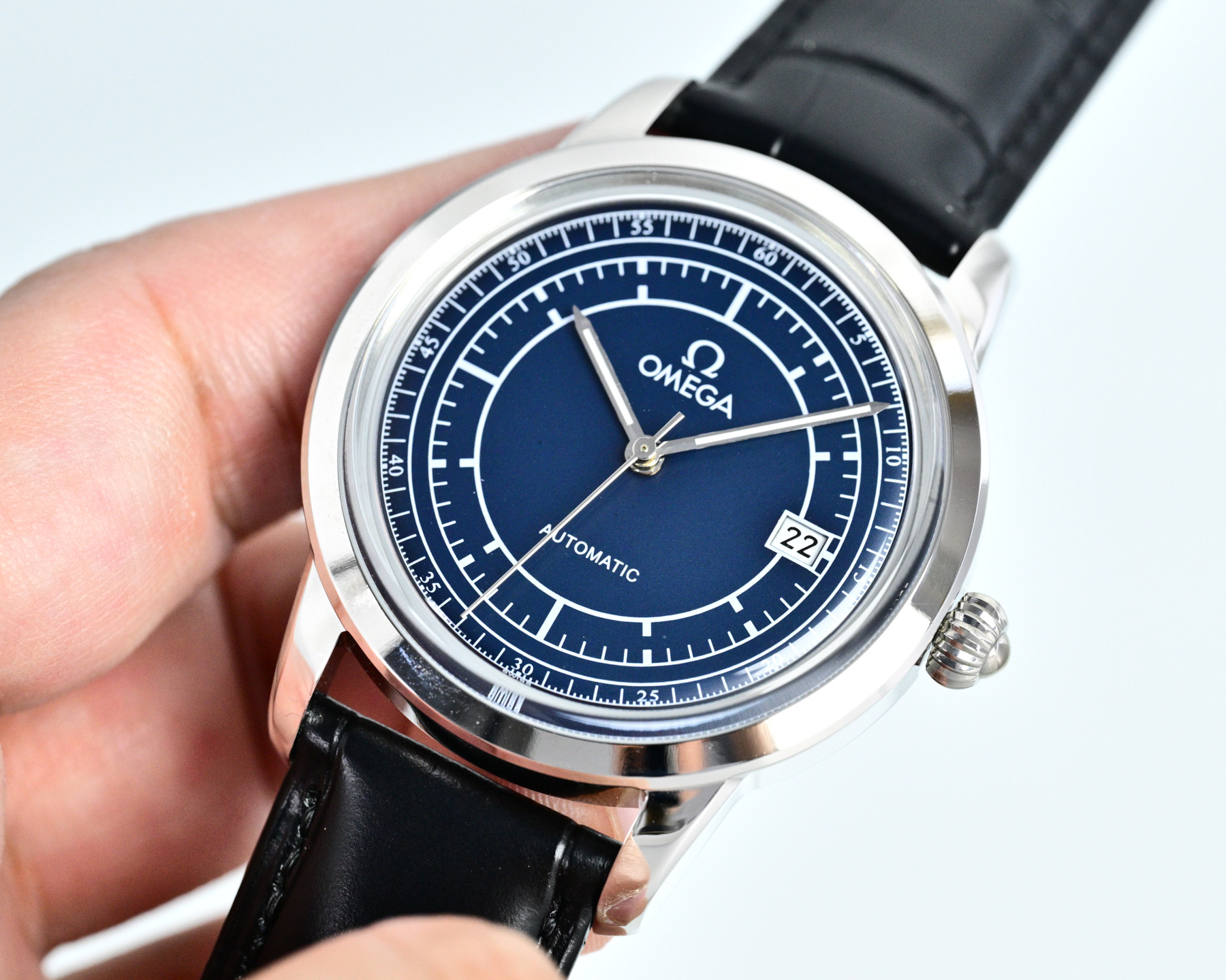 Omega De Ville Prestige silver case, silver bezel, white dial, black leather strap 40mm Men's Automatic