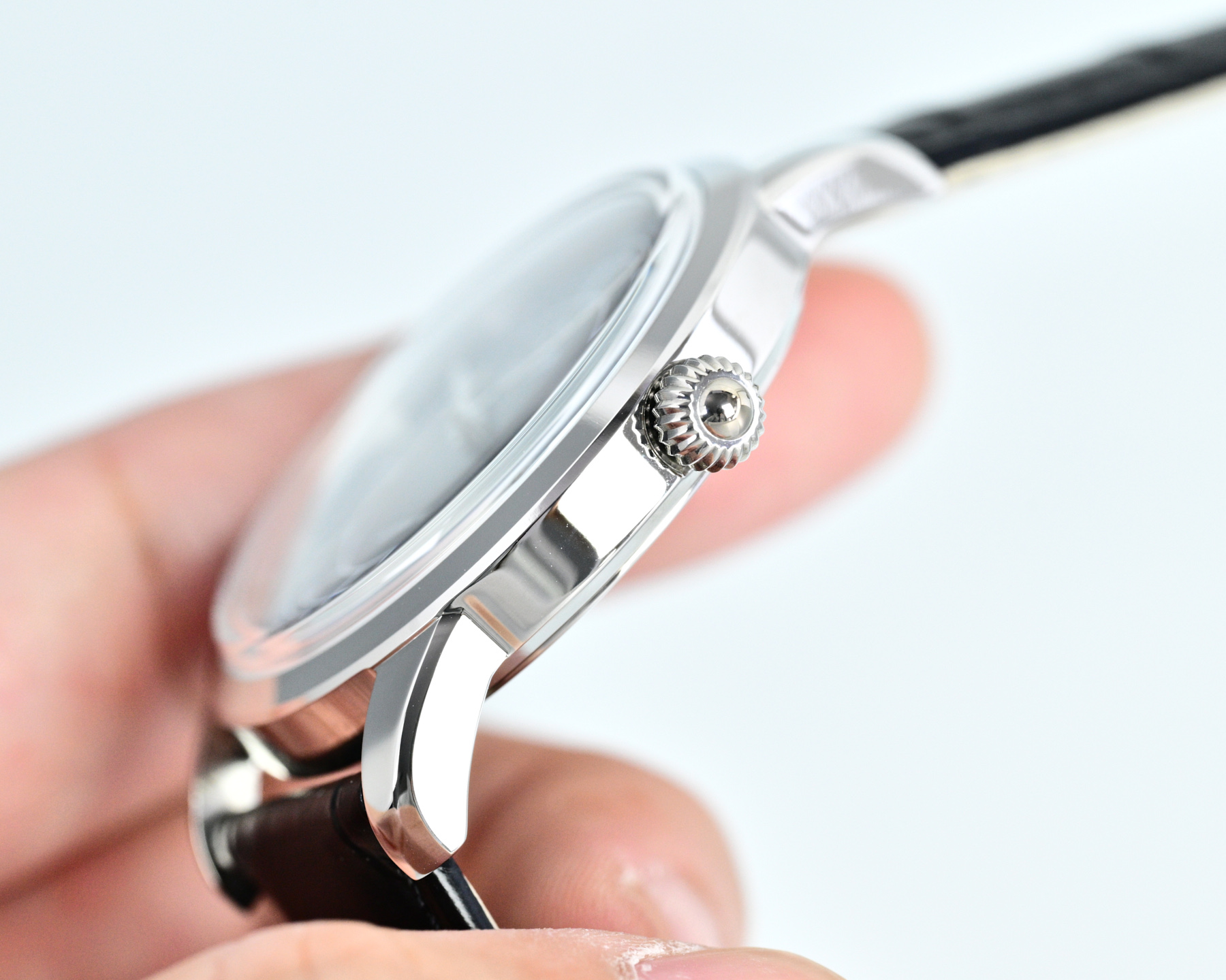 Omega De Ville Prestige silver case, silver bezel, white dial, black leather strap 40mm Men's Automatic
