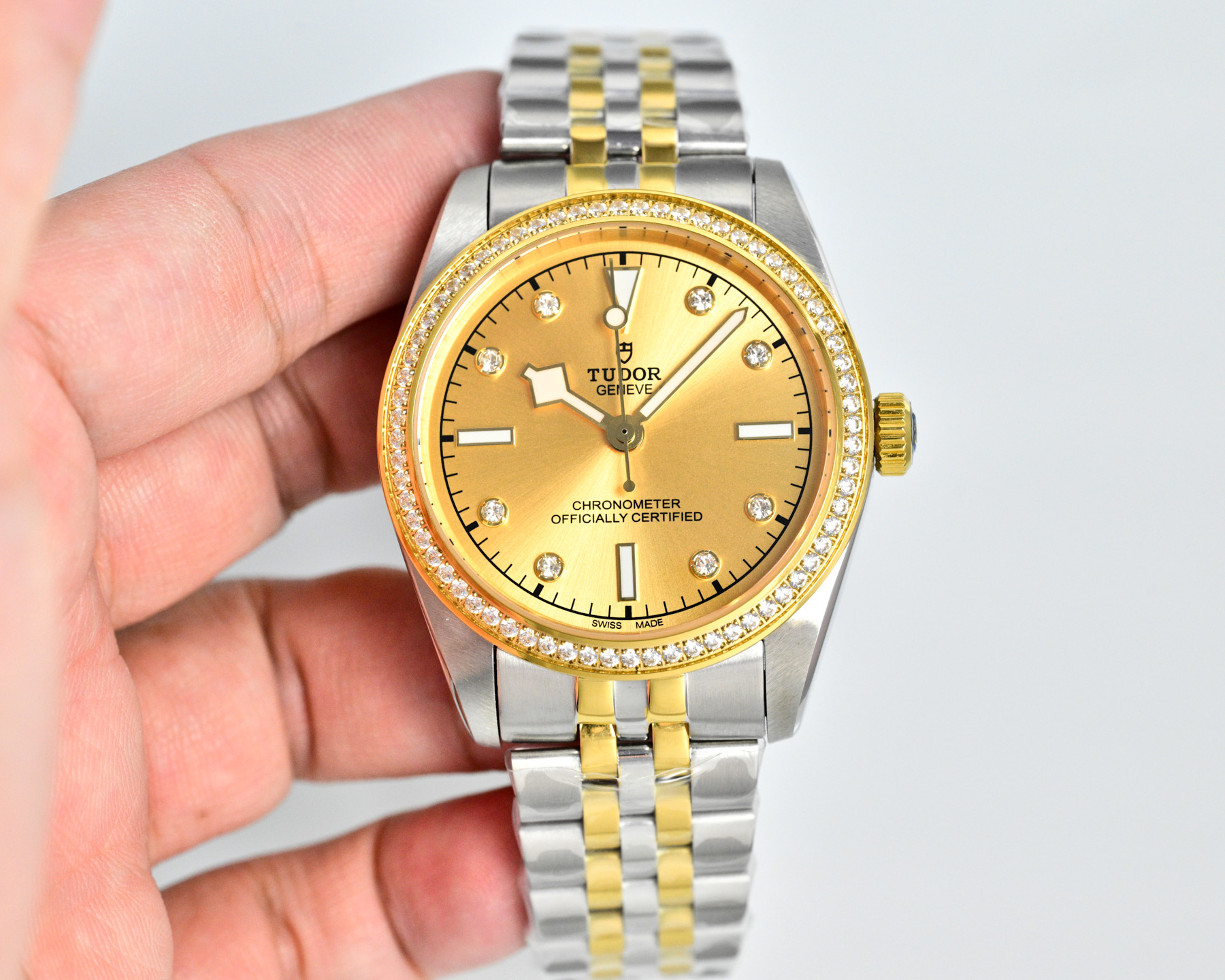 Tudor Royal steel case and bracelet, diamond bezel, champagne dial 28mm Women's Automatic