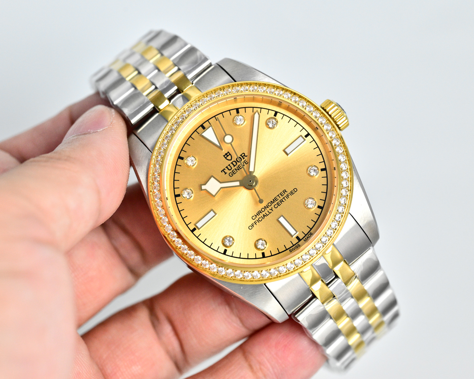 Tudor Royal steel case and bracelet, diamond bezel, champagne dial 28mm Women's Automatic