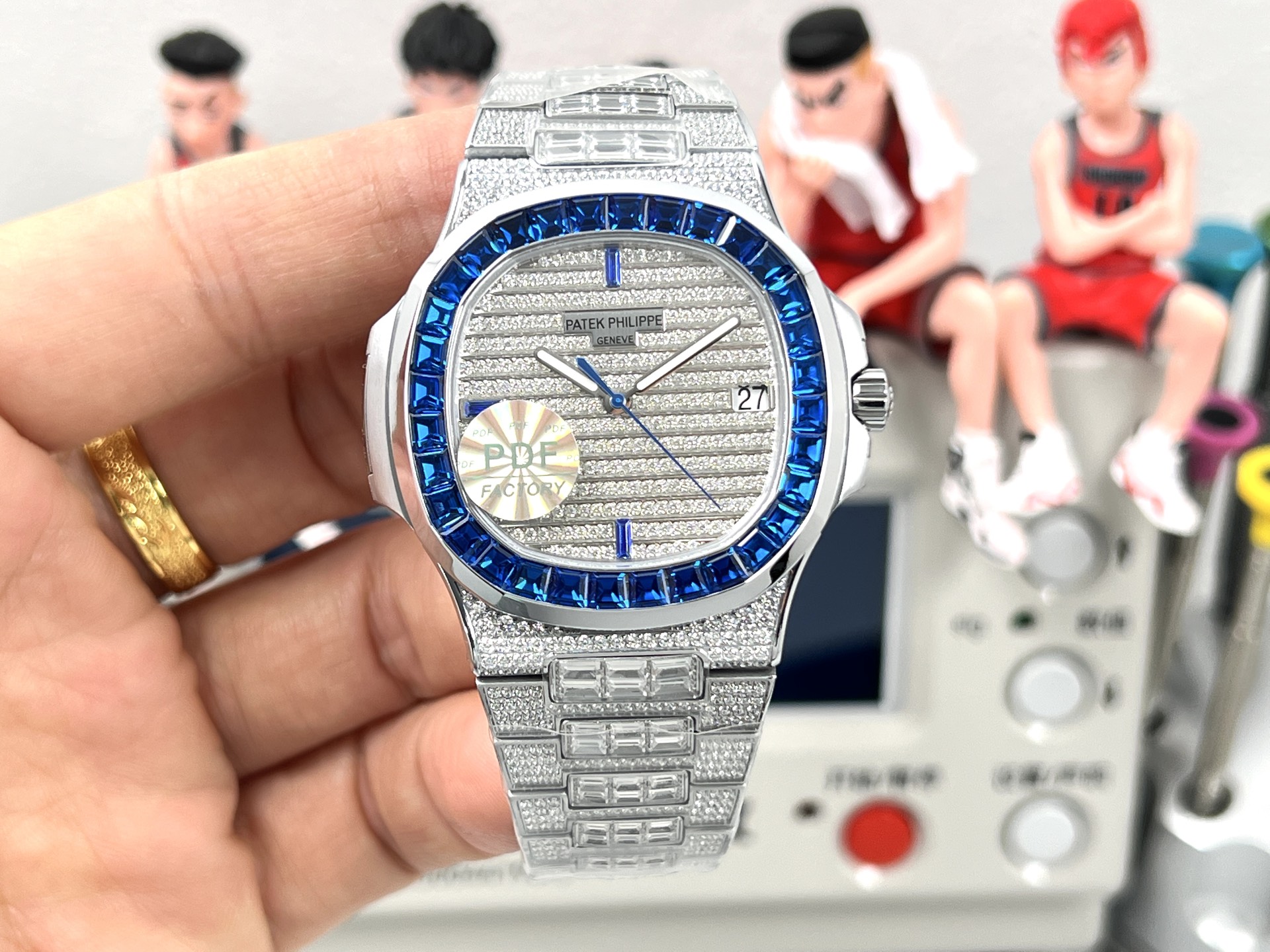 Patek Philippe Nautilus 5711 / 110P-001 platinum case, blue sapphire bezel, silver diamond-paved dial, platinum diamond-set bracelet 40mm Men's Automatic