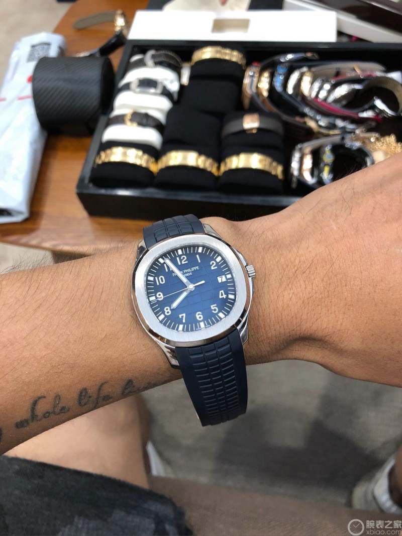 Patek Philippe Aquanaut 5168G-001 cassa in oro bianco, quadrante blu, cinturino in caucciù blu 42,2 mm Automatico da uomo