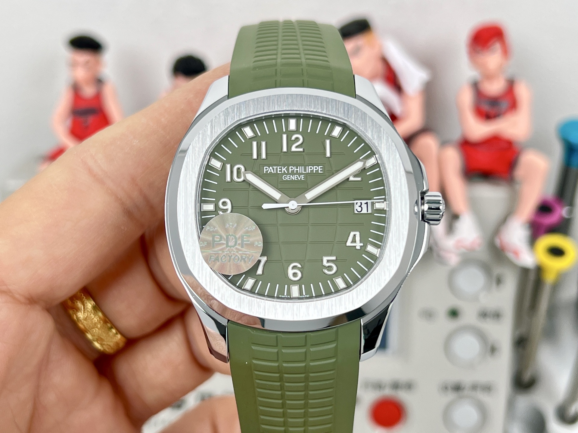 Patek Philippe Aquanaut 5168G-010 boîtier en or blanc, lunette/cadran vert olive, bracelet en caoutchouc vert 42,2 mm Automatique pour homme