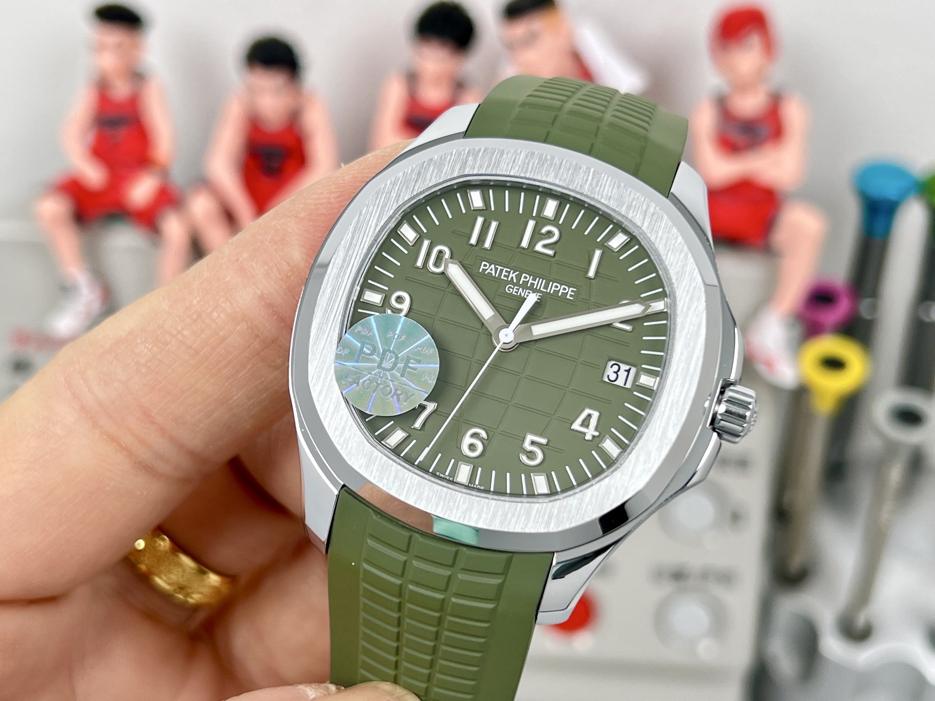 Patek Philippe Aquanaut 5168G-010 boîtier en or blanc, lunette/cadran vert olive, bracelet en caoutchouc vert 42,2 mm Automatique pour homme