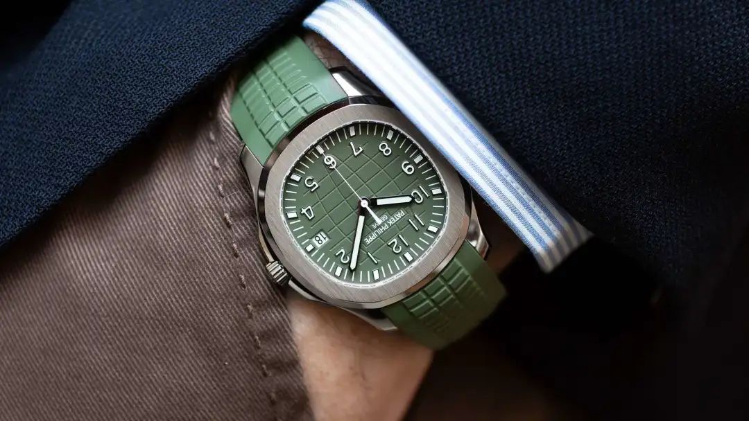 Patek Philippe Aquanaut 5168G-010 boîtier en or blanc, lunette/cadran vert olive, bracelet en caoutchouc vert 42,2 mm Automatique pour homme