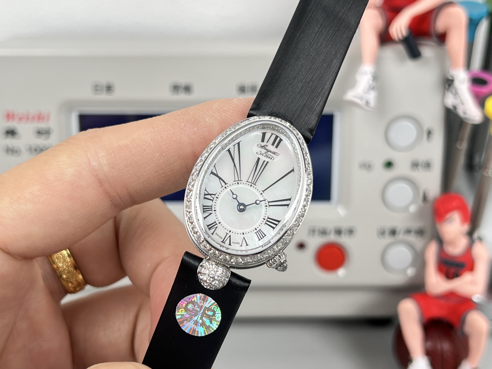 Breguet Reine de Naples 8928BB / 51 / 944 / DD0D3L White mother-of-pearl dial, diamond bezel, black leather strap, white gold case 33mm Women's Automatic