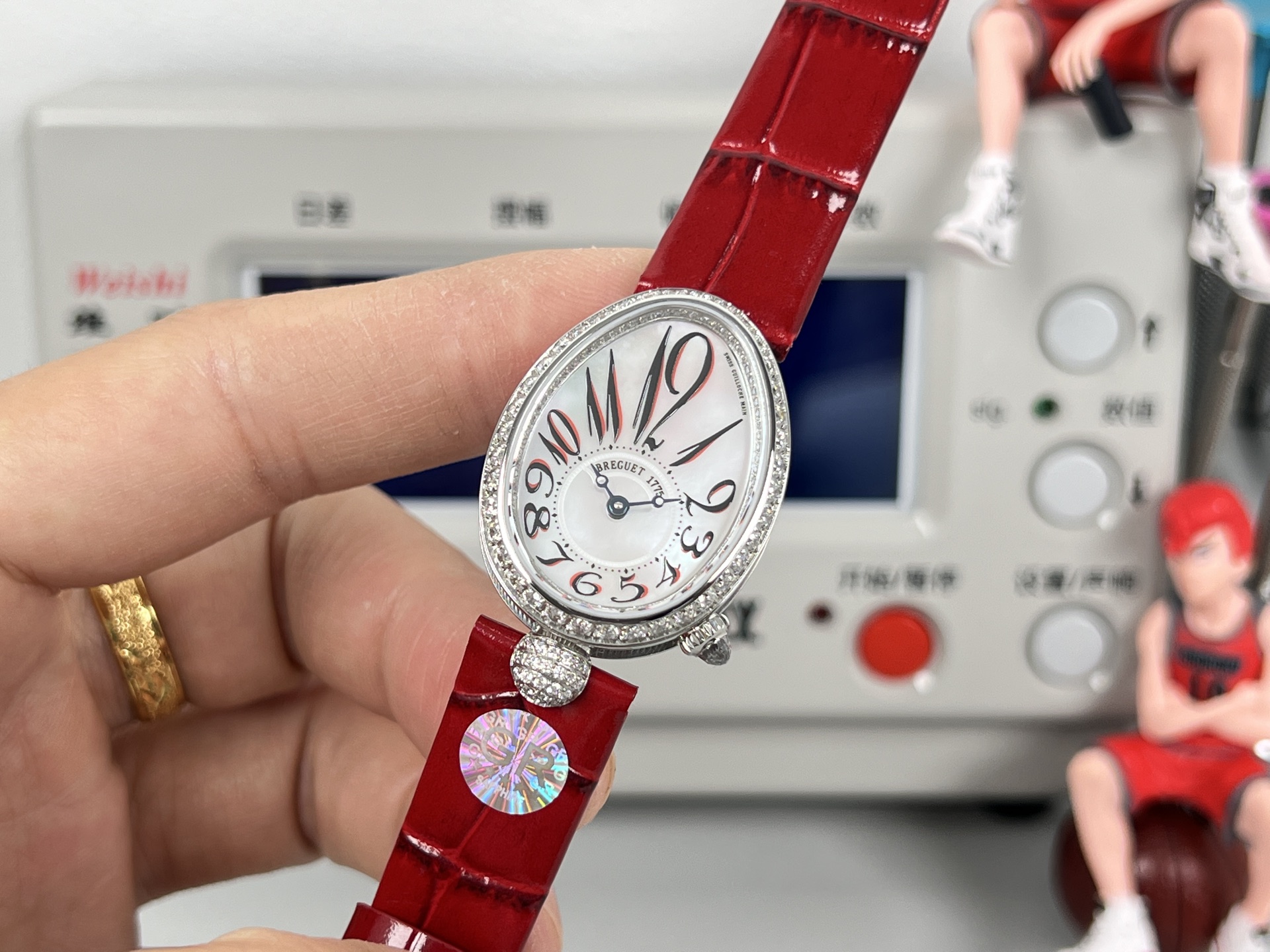 Breguet Reine de Naples 8928BB / 5P / 944 / D0OD3L pink strap, white diamond-set case / bezel, mother-of-pearl dial 33mm Women's Automatic