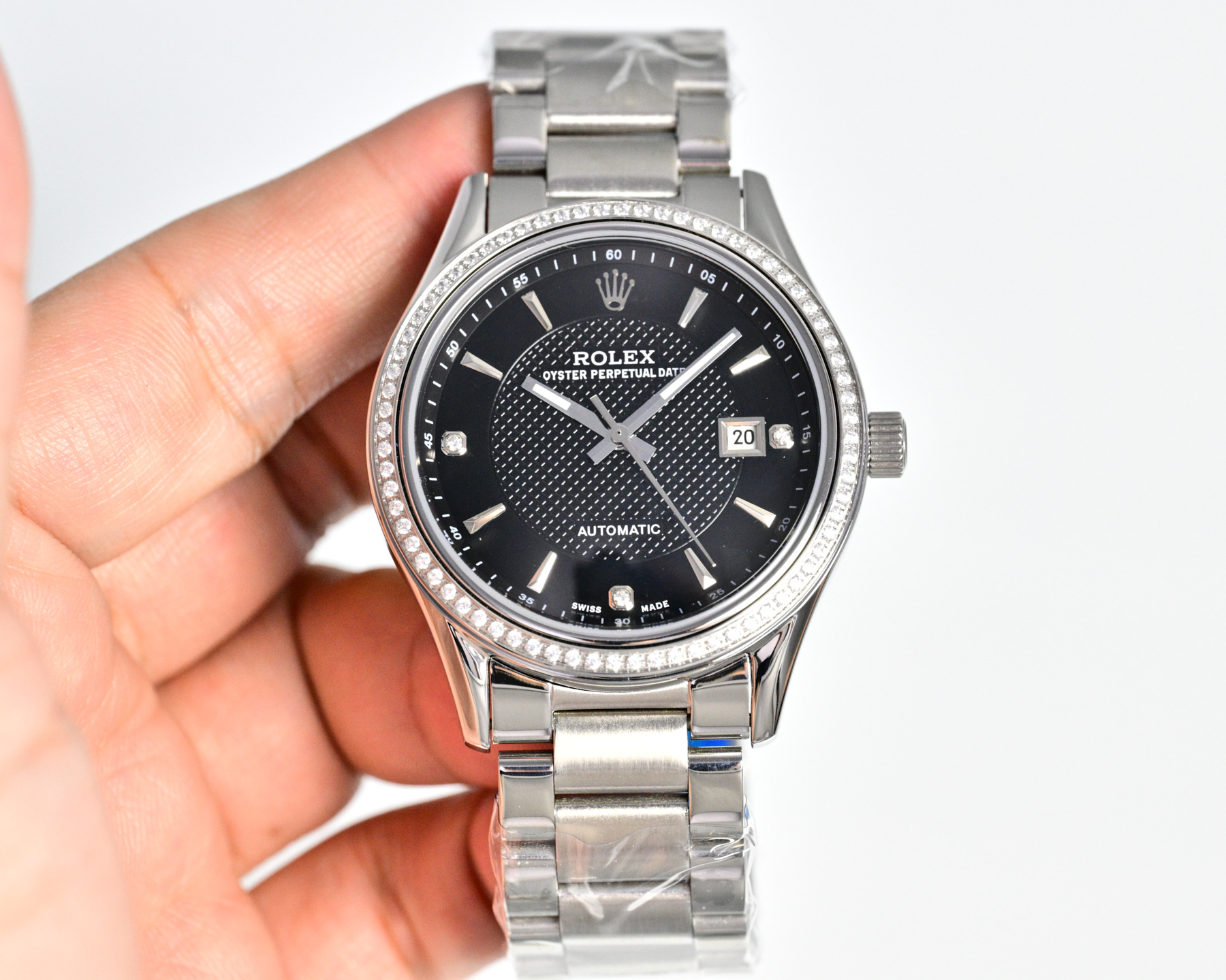 Rolex Oyster Perpetual Date yellow gold case and bracelet, diamond bezel, white dial 31mm Women's Automatic