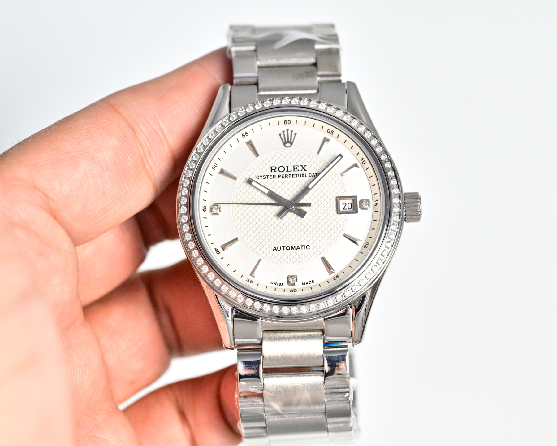 Rolex Oyster Perpetual Date yellow gold case and bracelet, diamond bezel, white dial 31mm Women's Automatic