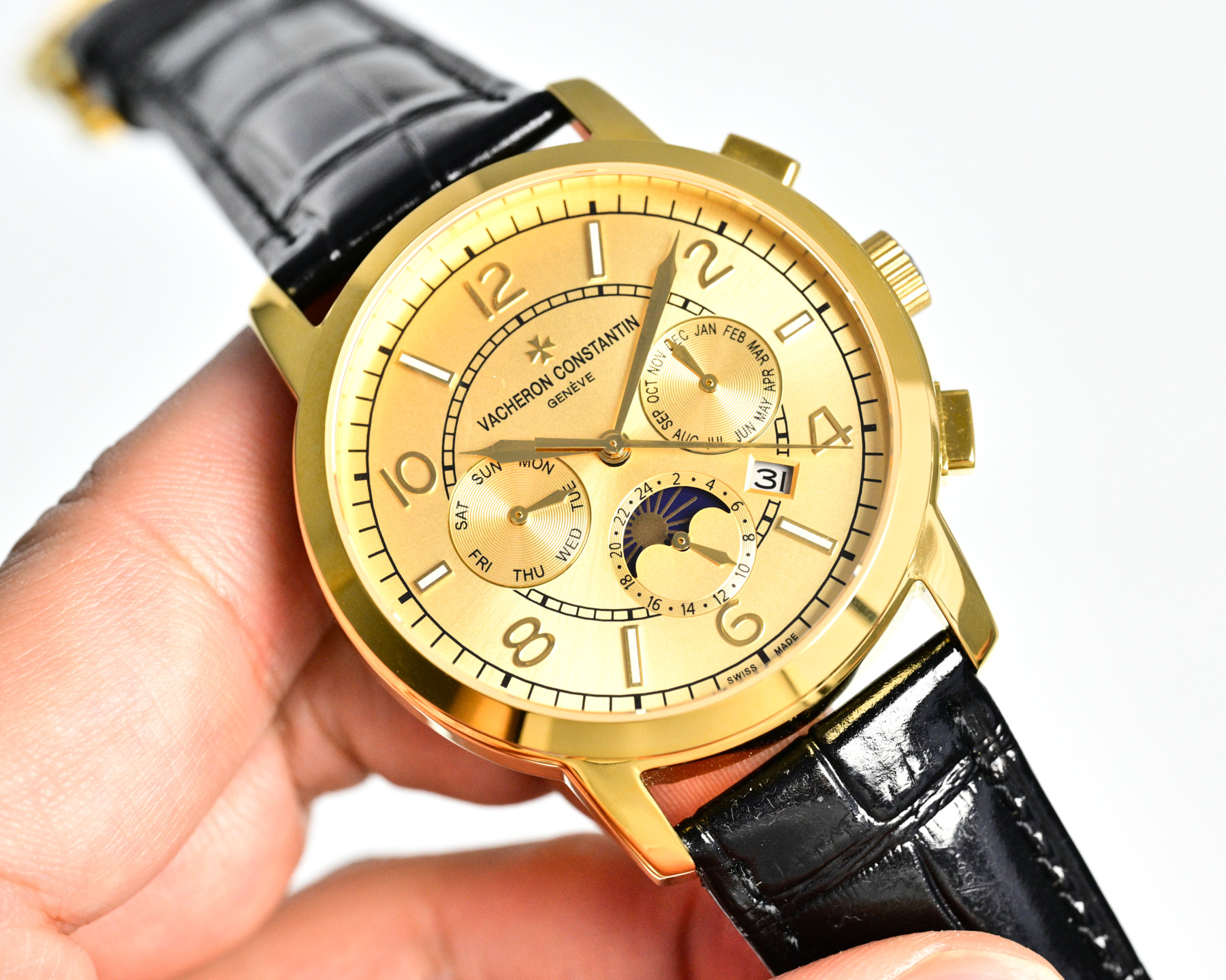 NO:715119,Produced by TW, white shell, gold, diamond 50, steel belt, TW Factory new model, Vacheron Constantin VC R76 9 (actual photo), Vacheron Constantin, a noble work of art!  Equipped with imported 9 multi-function movement (0 repair) functions (24 hours, day of the week, stars, month) imported 316 fine steel!  Paired with Italian imported calfskin!  Original butterfly buckle!  Size 42mm wear-resistant and scratch-resistant sapphire glass!  Super waterproof to 50 meters!  Simple but not simple!  You can easily own time, but you cannot easily own Vacheron Constantin. (Serious promise: The physical product has a better glossy feel and is more exquisite. The scale of the dial is lifelike. The craftsmanship of the shell and case are all master-level light body inspections. Coupled with the high-tech forging of new era machines. It is shocking and noble to use. Luxurious and exquisite. Recommend men's multi-functional mechanical watches. For the best luxury recommendations for gifts, please look for TW's exclusive quality, vacheron,cowhide19860909TW 出品 白壳 金 钻50 钢带 TW Factory 新款 江诗丹顿 VC R76 9（实拍图）vacheron Constantin 贵族的艺术品！搭配进口9多功能机芯（0返修）功能（24小时,星期,星辰,月份）进口316精钢！搭配意大利进口小牛皮！原装蝴蝶扣！尺寸42mm耐磨防刮蓝宝石玻璃！超强防水50米！简约而不简单！你可以轻易拥有时间,但你不能轻易拥有江诗丹顿. ( 慎重承诺 产品实物光泽手感更佳精湛 字盘刻度栩栩如生 壳套工艺都是宗师级别轻身检验 加上新时代机器高技锻造 上手震撼尊贵非凡 ,奢华精致推荐男士多功能机械腕表 送礼最佳奢华推荐请认准TW独家品质,,vacheron,cowhide,Watch