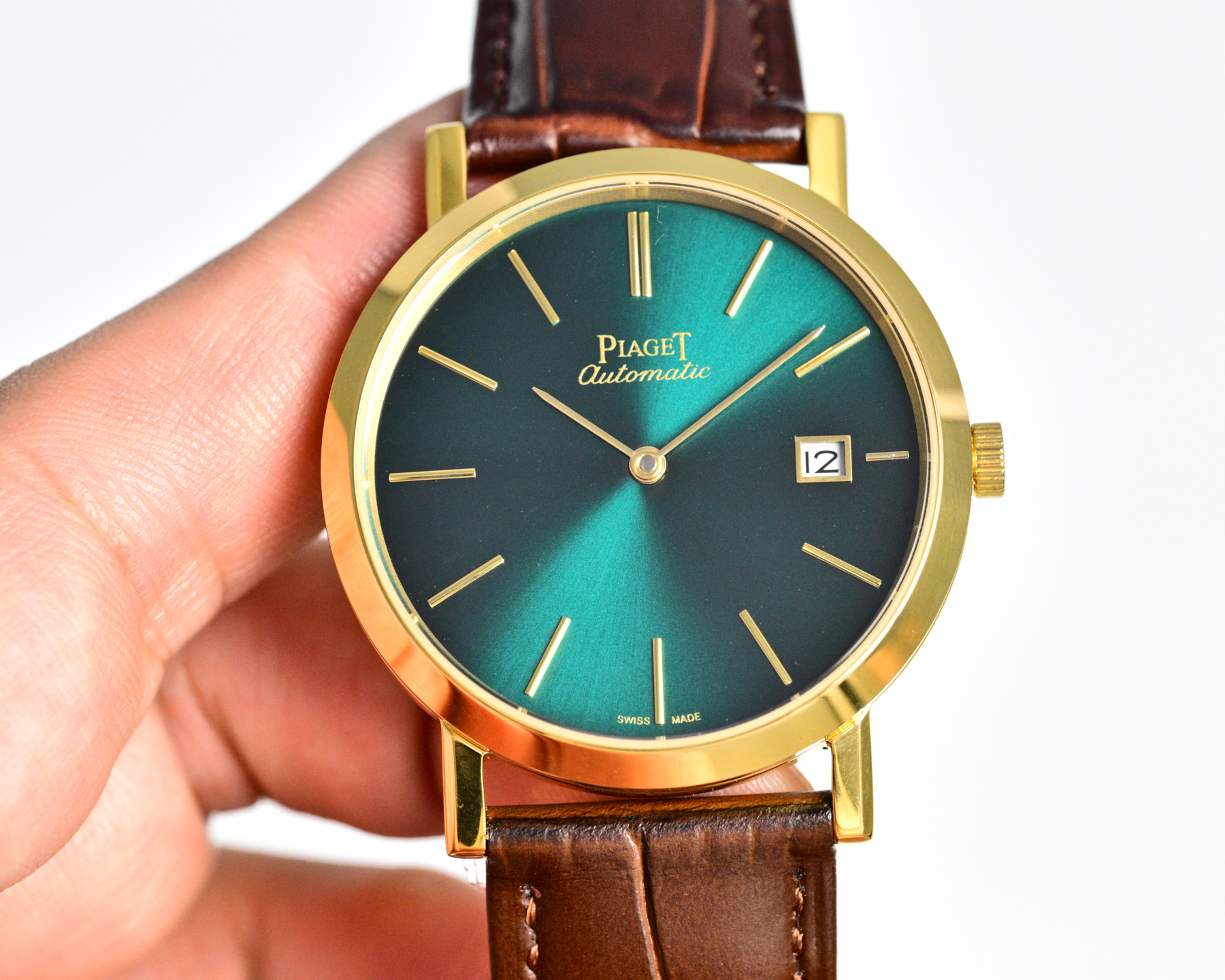 Piaget Altiplano Date yellow gold case and bezel, green sunburst dial, brown leather strap 38mm Men's Automatic