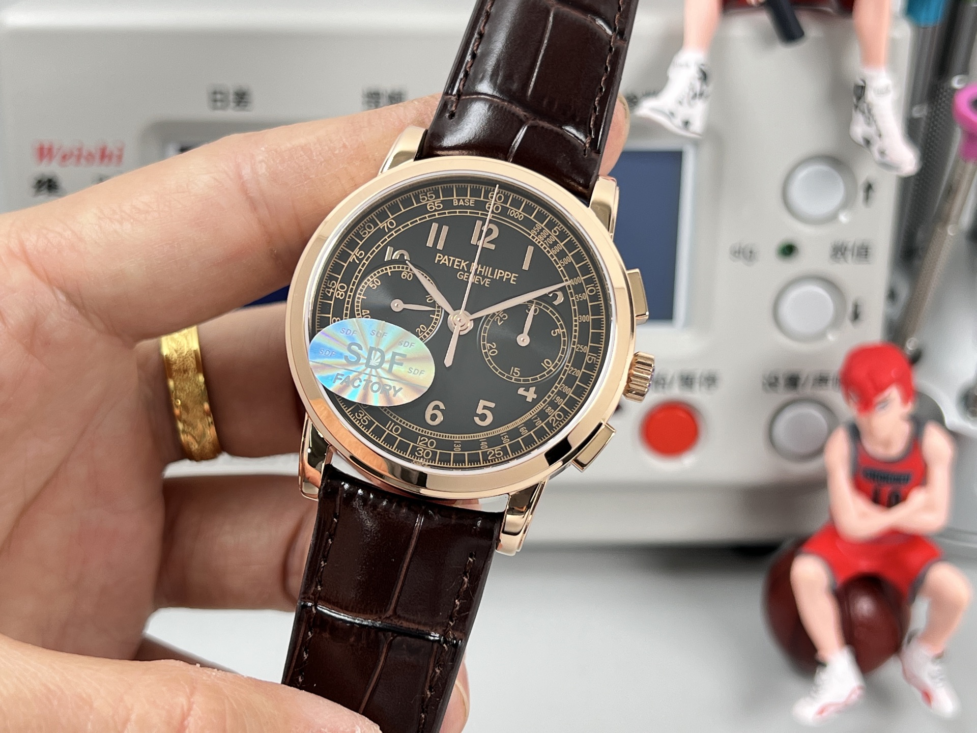 Patek Philippe Chronograph 5170R rose gold case, black dial, brown leather strap 39.4mm Men's Mechanical
