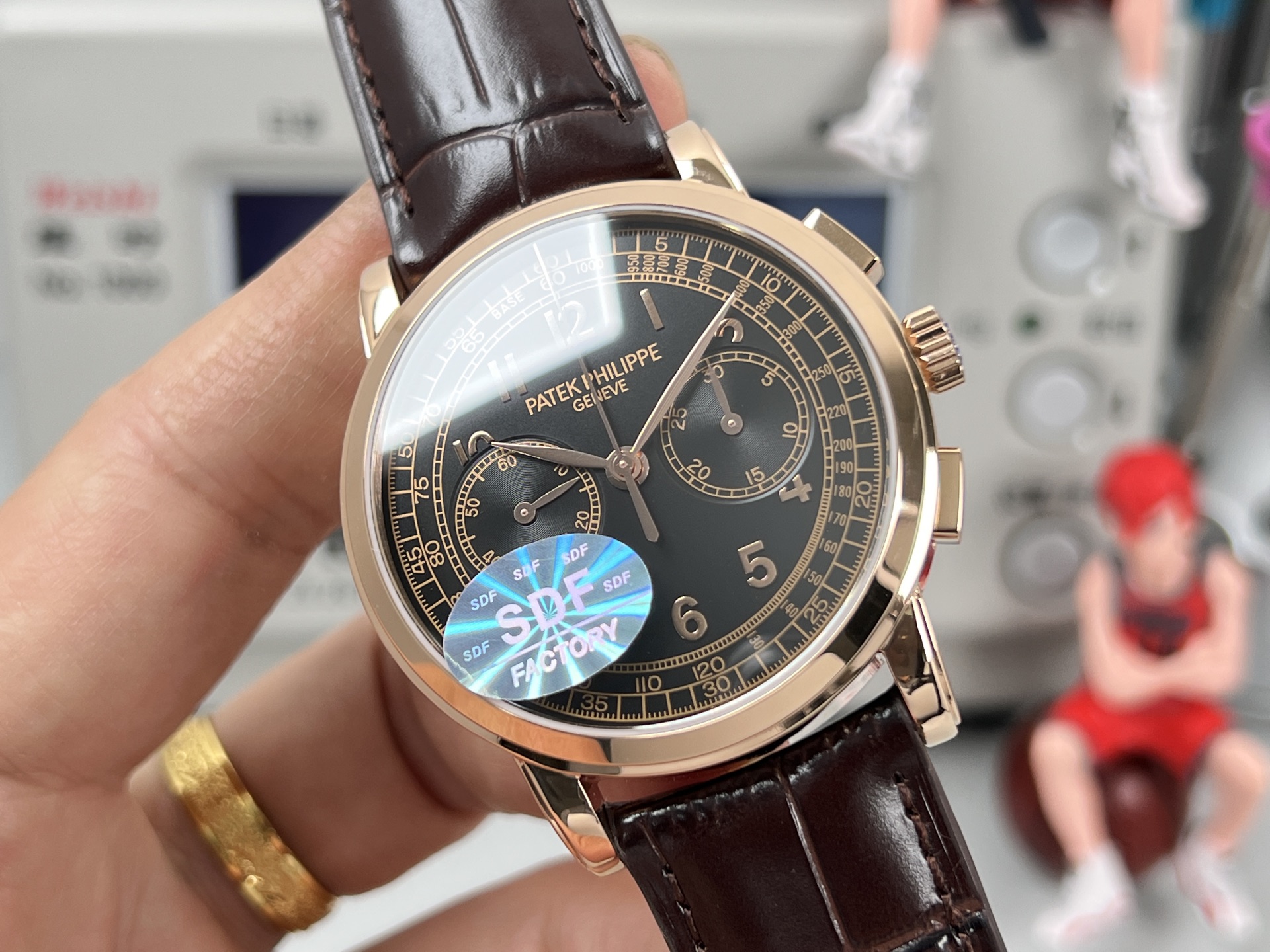 Patek Philippe Chronograph 5170R rose gold case, black dial, brown leather strap 39.4mm Men's Mechanical