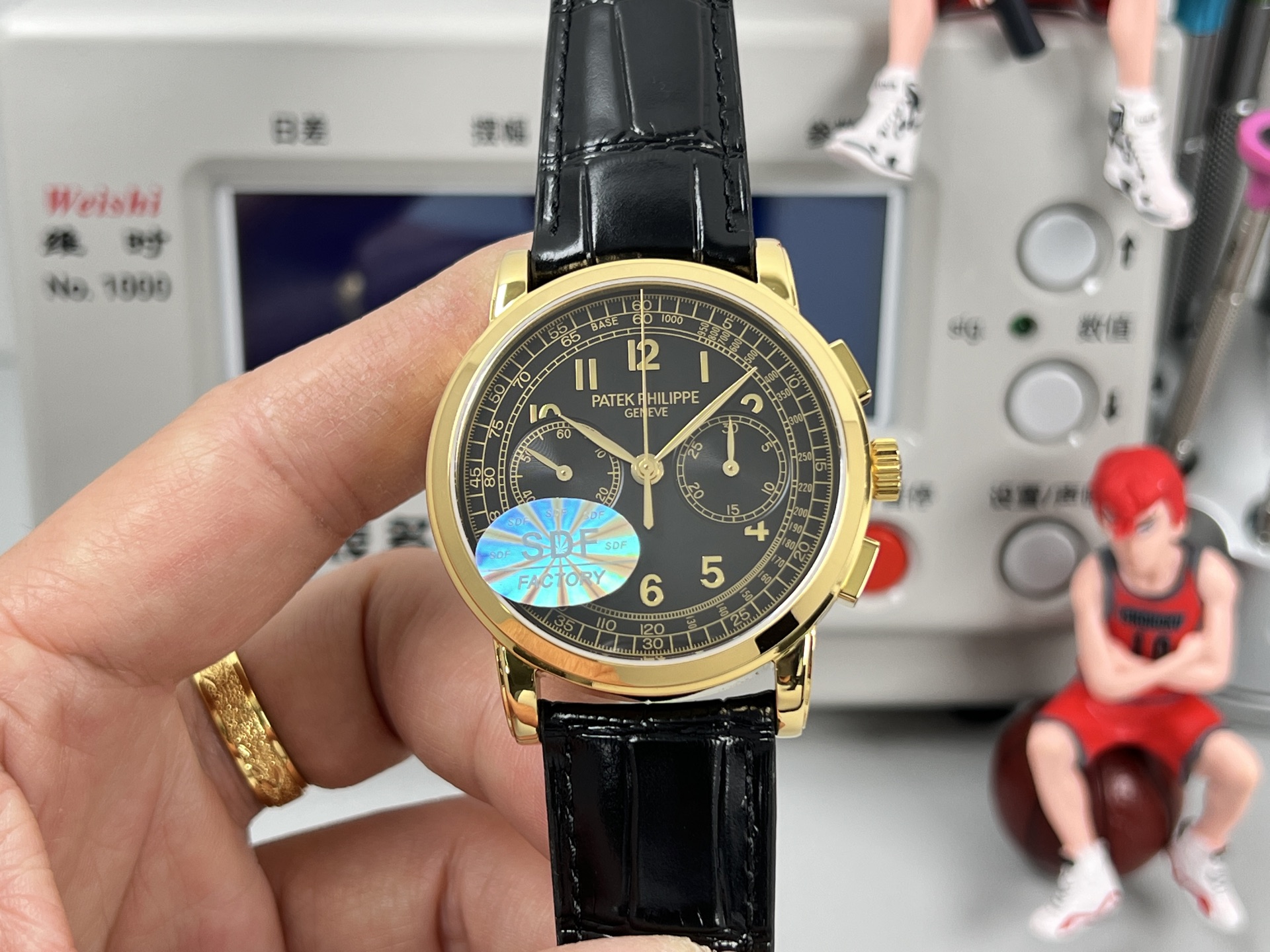 Patek Philippe Chronograph 5172J yellow gold case, black dial, black leather strap 41mm Men's Manual