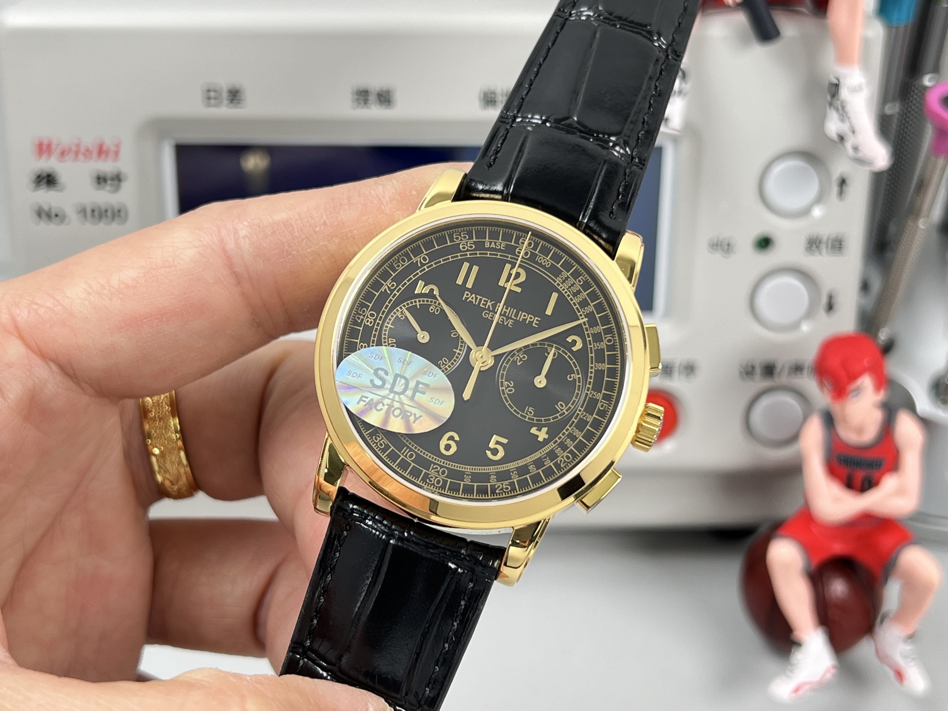 Patek Philippe Chronograph 5172J yellow gold case, black dial, black leather strap 41mm Men's Manual