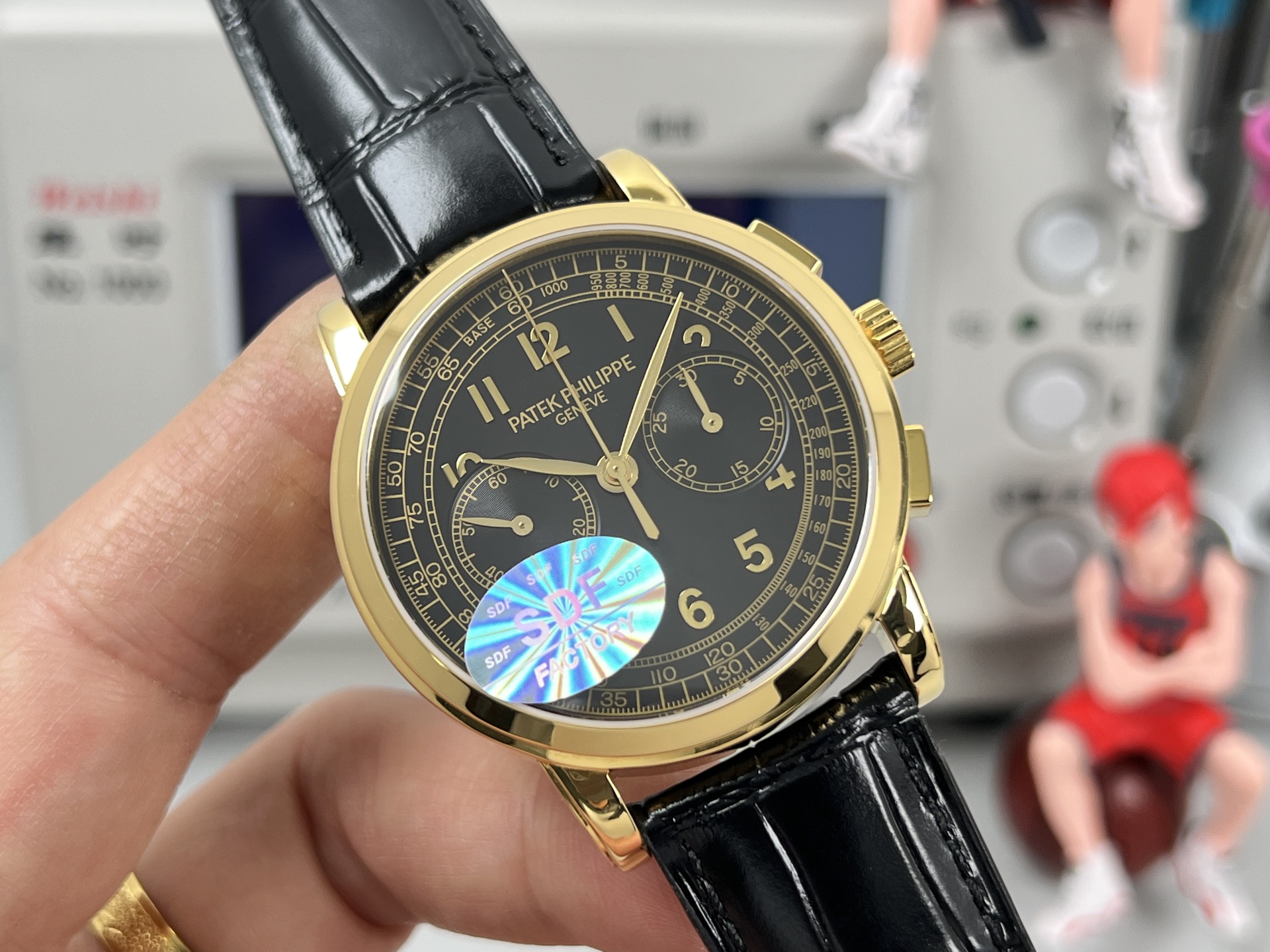 Patek Philippe Chronograph 5172J yellow gold case, black dial, black leather strap 41mm Men's Manual