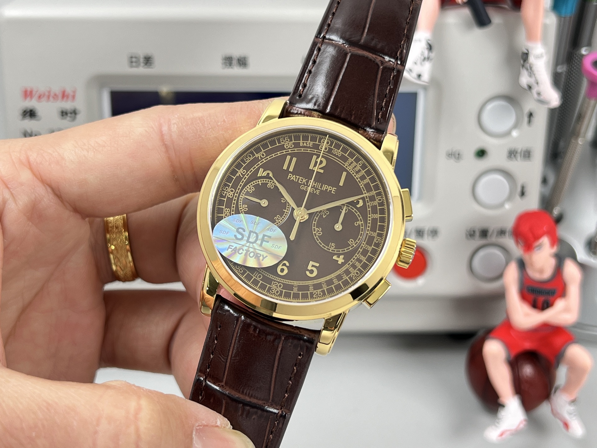 Patek Philippe Calatrava Chronograph yellow gold case, gold bezel, brown dial, brown leather strap 39mm Men's Automatic