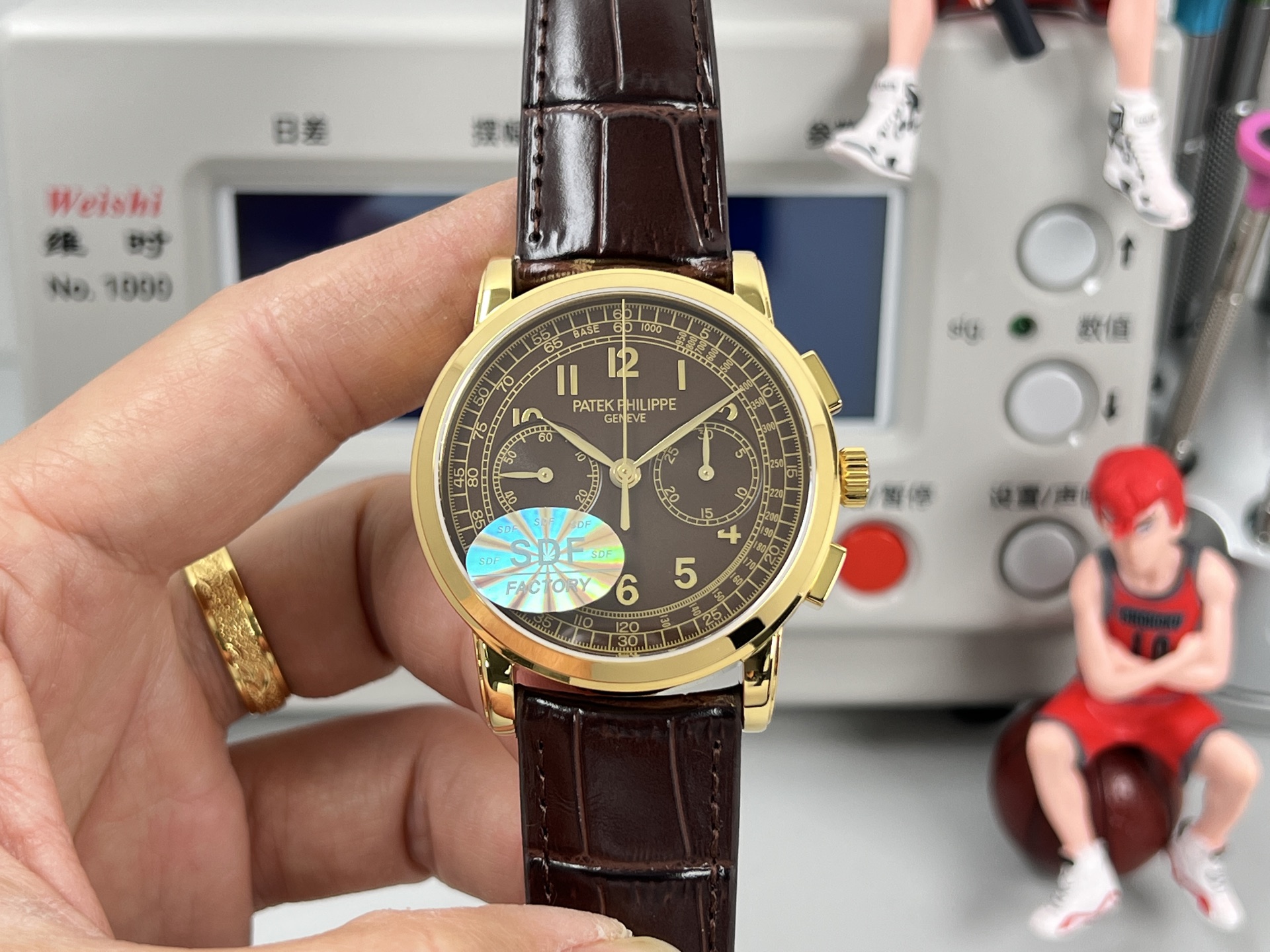 Patek Philippe Calatrava Chronograph yellow gold case, gold bezel, brown dial, brown leather strap 39mm Men's Automatic