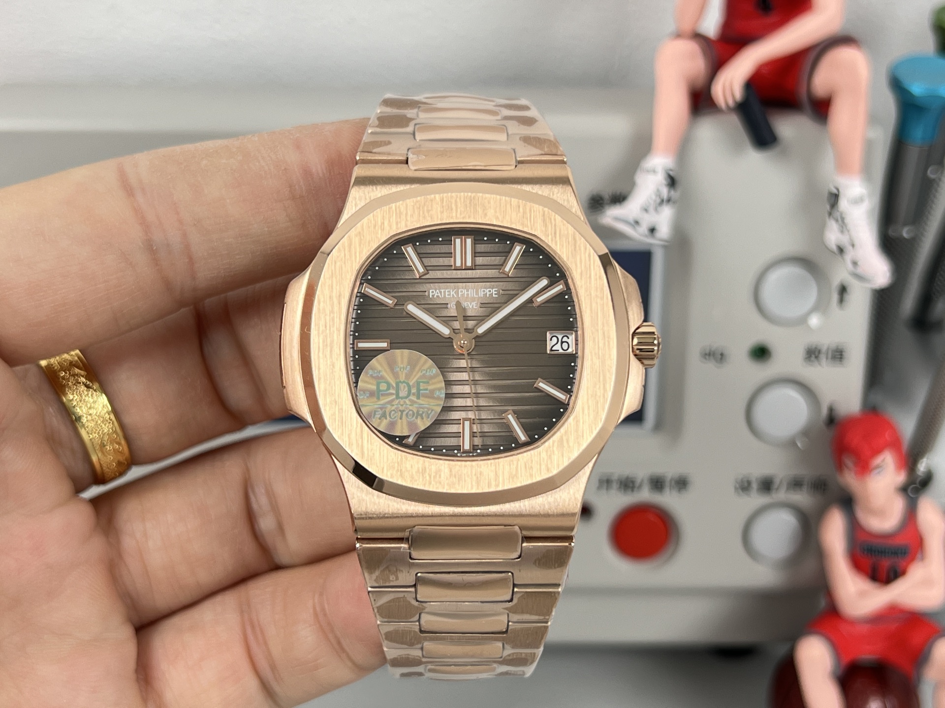 Patek Philippe Nautilus 5711 / 1A rose gold case, bezel and bracelet; brown dial 40mm Men's Automatic
