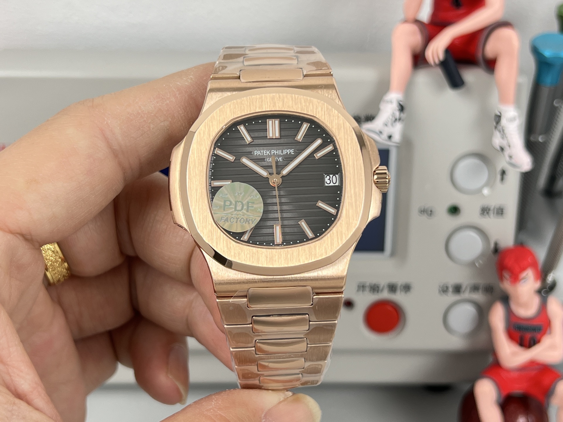 Patek Philippe Nautilus 5711 / 1R-001 rose gold case and bracelet, brown dial 40mm Men's Automatic