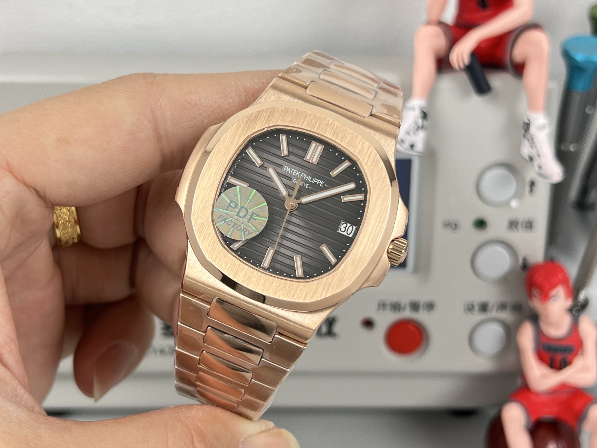 Patek Philippe Nautilus 5711 / 1R-001 rose gold case and bracelet, brown dial 40mm Men's Automatic