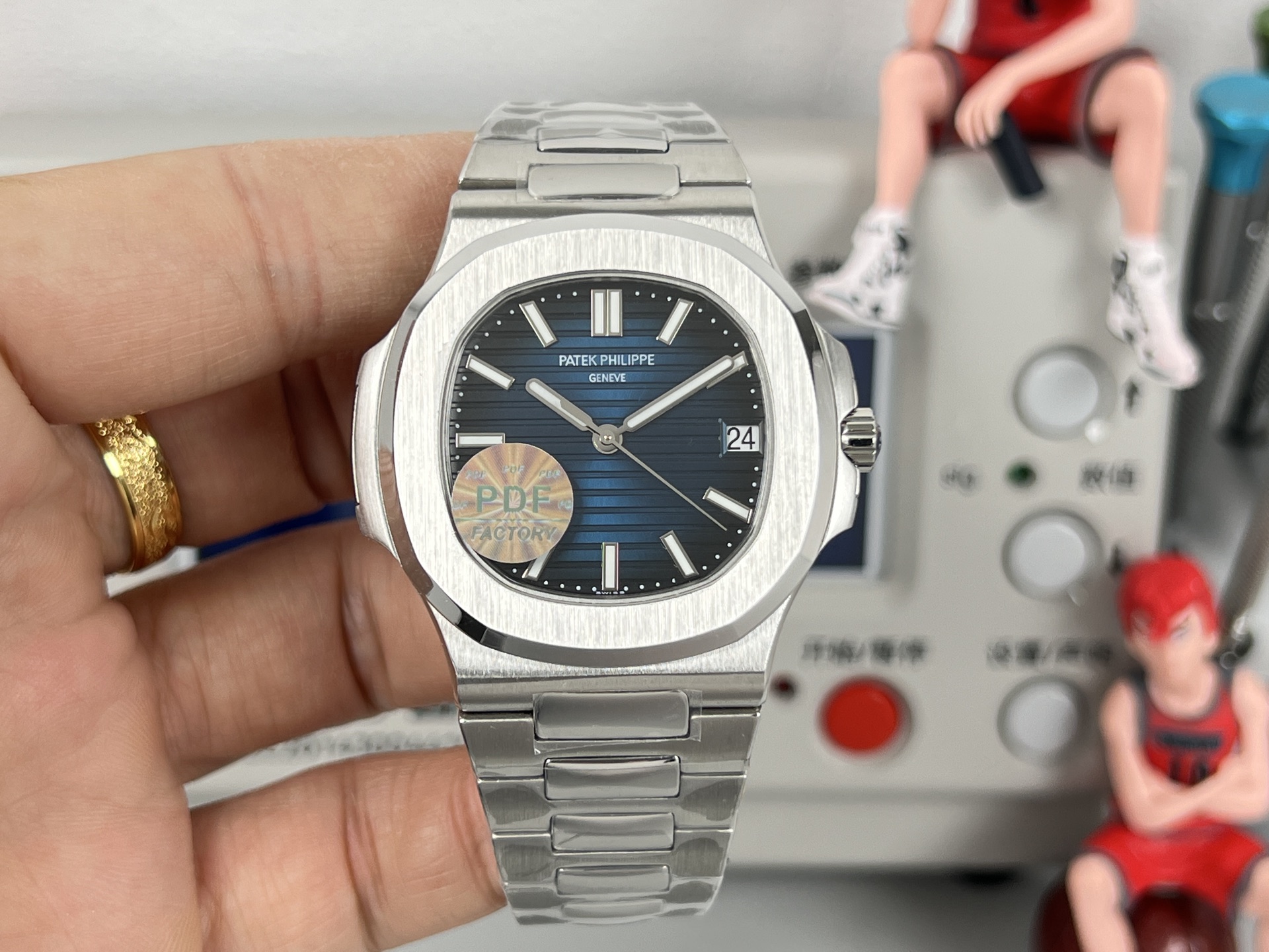 Patek Philippe Nautilus 5711 / 1A-010 stainless steel case and bezel, blue-black dial, stainless steel bracelet 40mm Men's Automatic