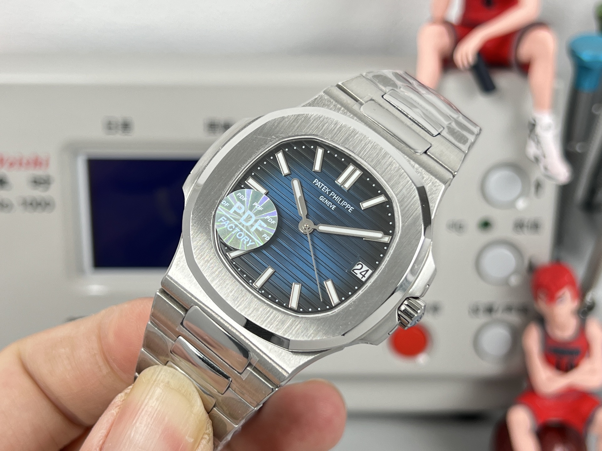 Patek Philippe Nautilus 5711 / 1A-010 stainless steel case and bezel, blue-black dial, stainless steel bracelet 40mm Men's Automatic