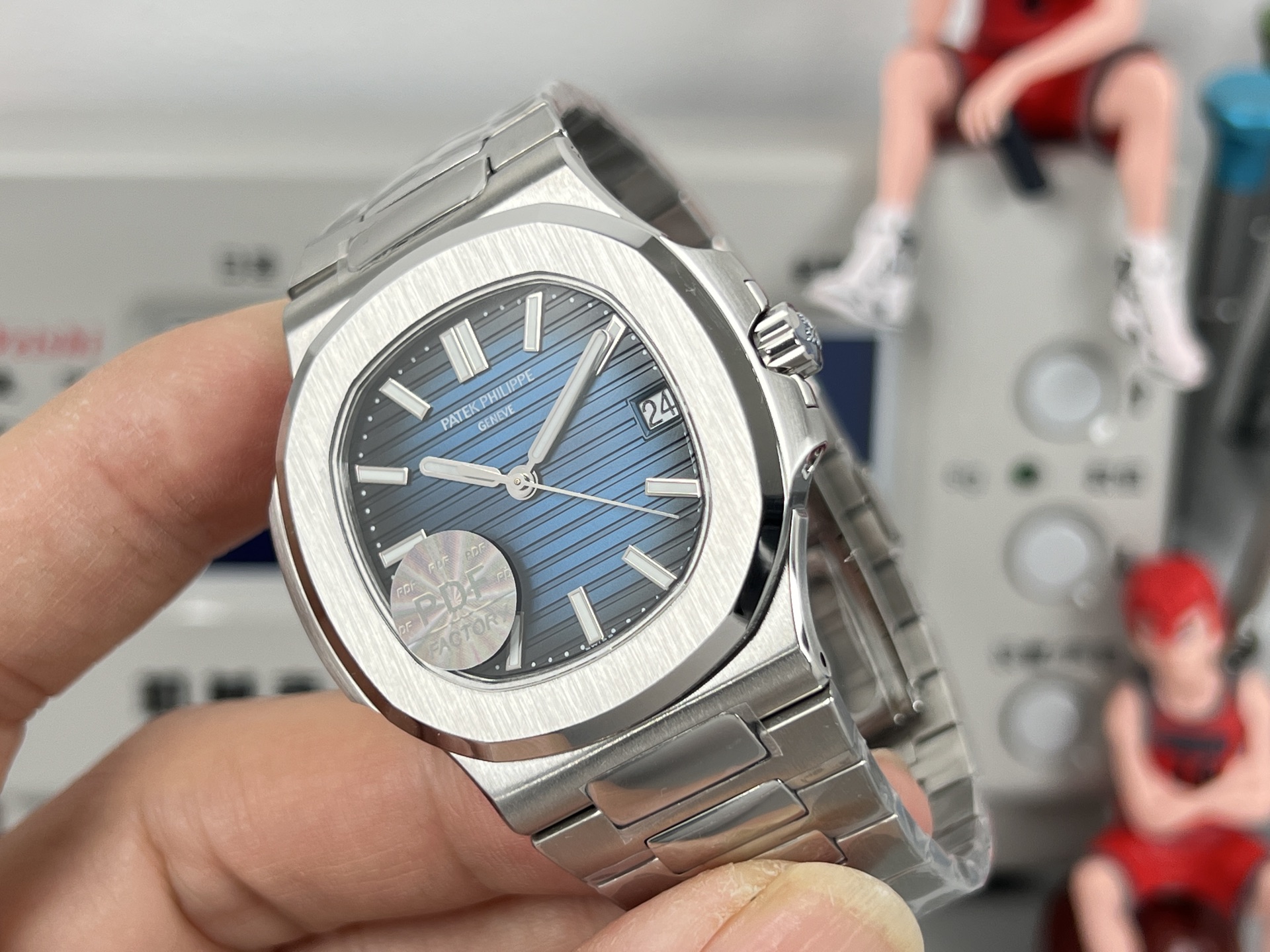 Patek Philippe Nautilus 5711 / 1A-010 stainless steel case and bezel, blue-black dial, stainless steel bracelet 40mm Men's Automatic