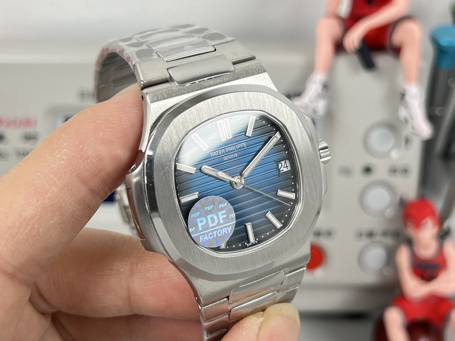 Patek Philippe Nautilus 5711 / 1A-010 stainless steel case and bezel, blue-black dial, stainless steel bracelet 40mm Men's Automatic