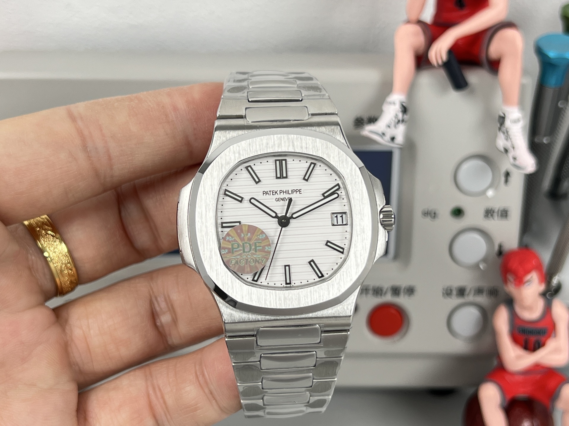 Patek Philippe Nautilus 5711 / 1A-011 stainless steel case and bracelet, white dial 40mm Men's Automatic
