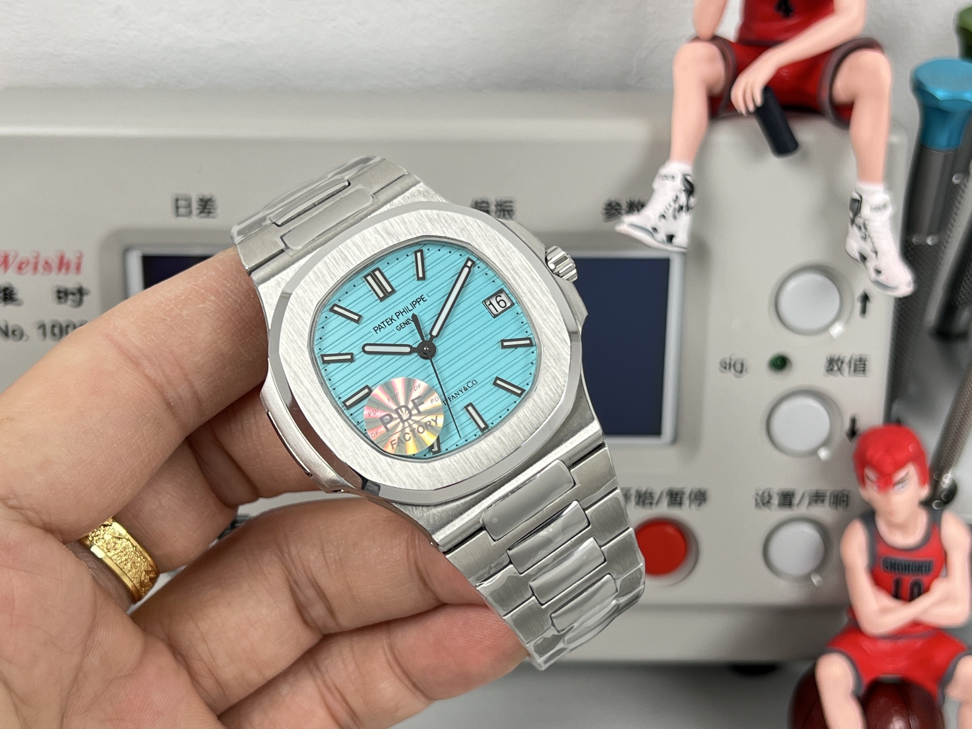 Patek Philippe Nautilus 5711 / 1A-011 stainless steel case and bracelet, white dial 40mm Men's Automatic