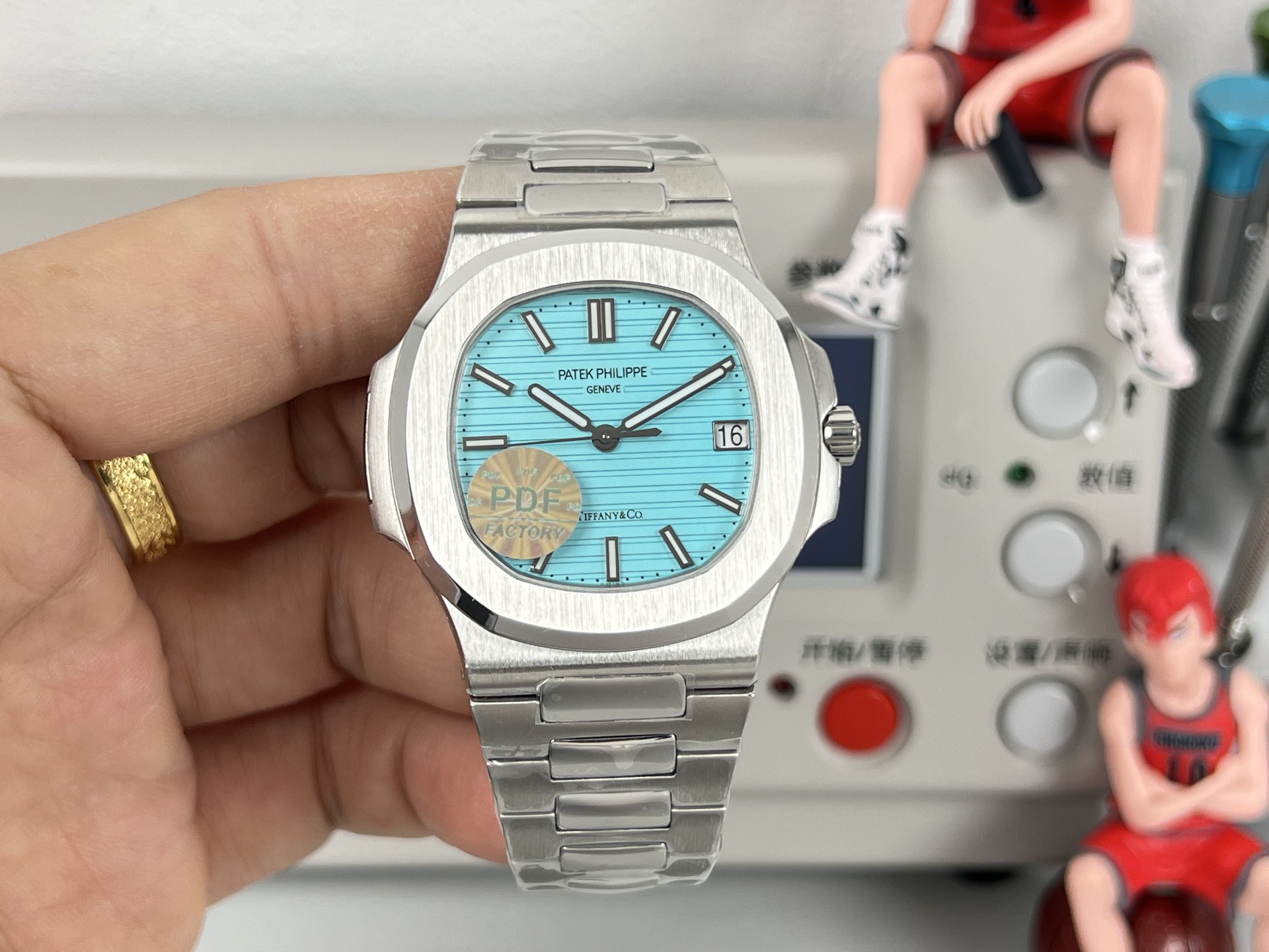 Patek Philippe Nautilus 5711 / 1A-011 stainless steel case and bracelet, white dial 40mm Men's Automatic