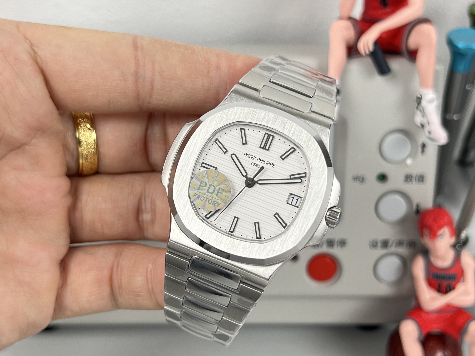 Patek Philippe Nautilus 5711 / 1A-011 stainless steel case and bracelet, white dial 40mm Men's Automatic
