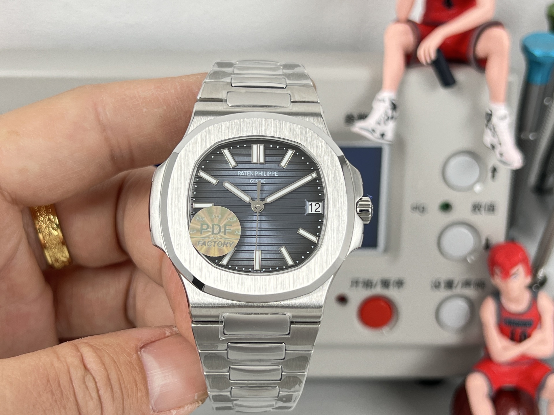 Patek Philippe Nautilus 5711 / 1A-010 stainless steel case and bracelet, blue-gray dial 40mm Men's Automatic
