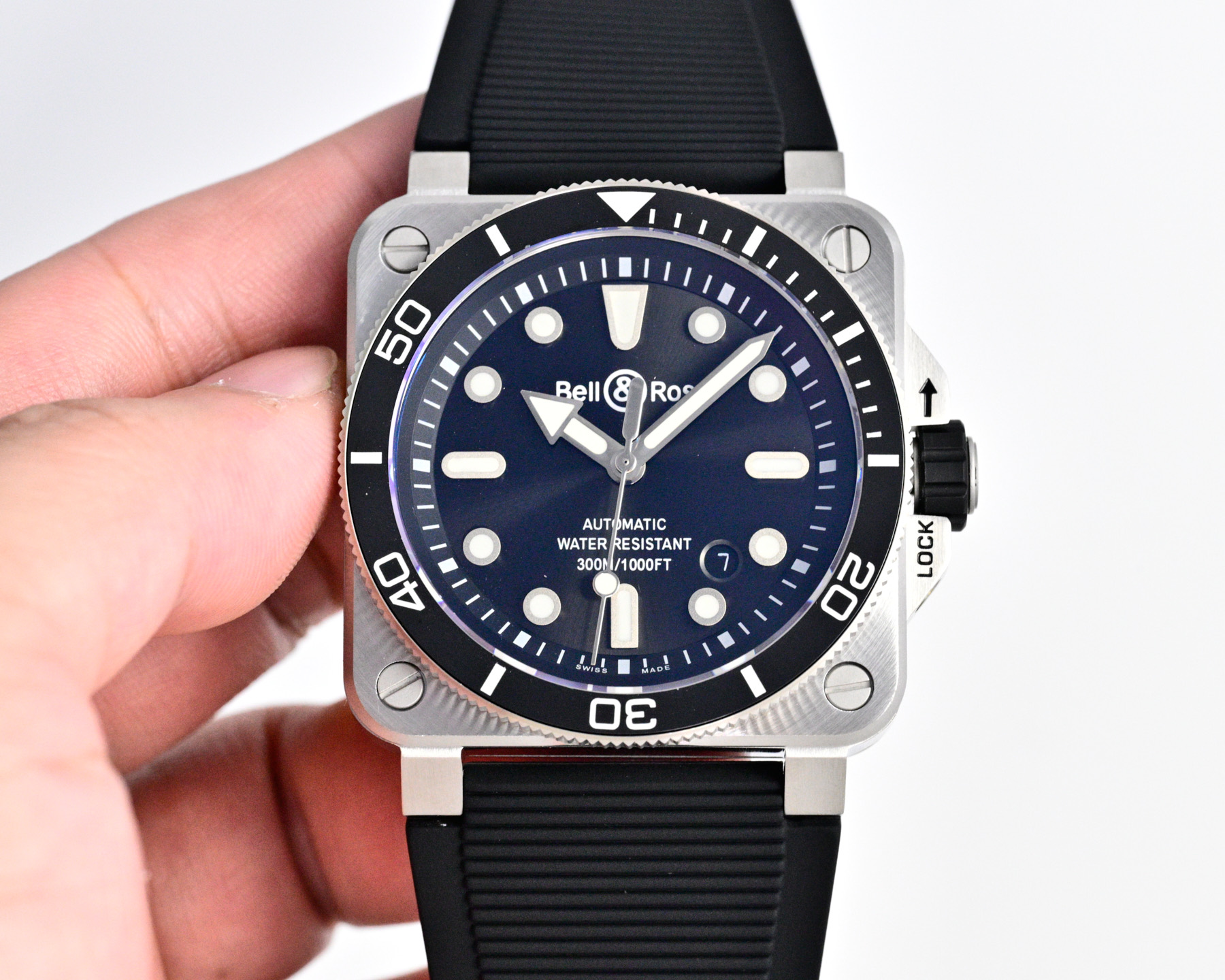 NO:859377,Produced by BR Factory Bell&Ross VR2 INSTRUMENTS Series BR03A 2824/2892 Automatic Movement Stainless steel case 42 mm with Ceramic 60-minute scale unidirectional rotating stainless steel bezel, minute track up to 15 minutes Sapphire crystal with anti-reflective coating Natural rubber strap Stainless steel Pin buckle (look for the code 000168) Luxurious and exquisite recommended men's mechanical watch  For the best luxury gift recommendation, please look for BR’s exclusive quality.19860909BR 出品  BR Factory 柏莱士 Bell&RossVR2 INSTRUMENTS 系列BR03A 2824/2892自动机械 机芯 精钢表壳 42毫米 带 陶瓷60分钟刻度单向旋转精钢表圈,分钟轨道最长15分钟带防眩目涂层的蓝宝石水晶表镜 天然橡胶表带 精钢 针扣 (认准编码000168）奢华精致推荐男士机械腕表 送礼最佳奢华推荐请认准BR独家品质,,Watch