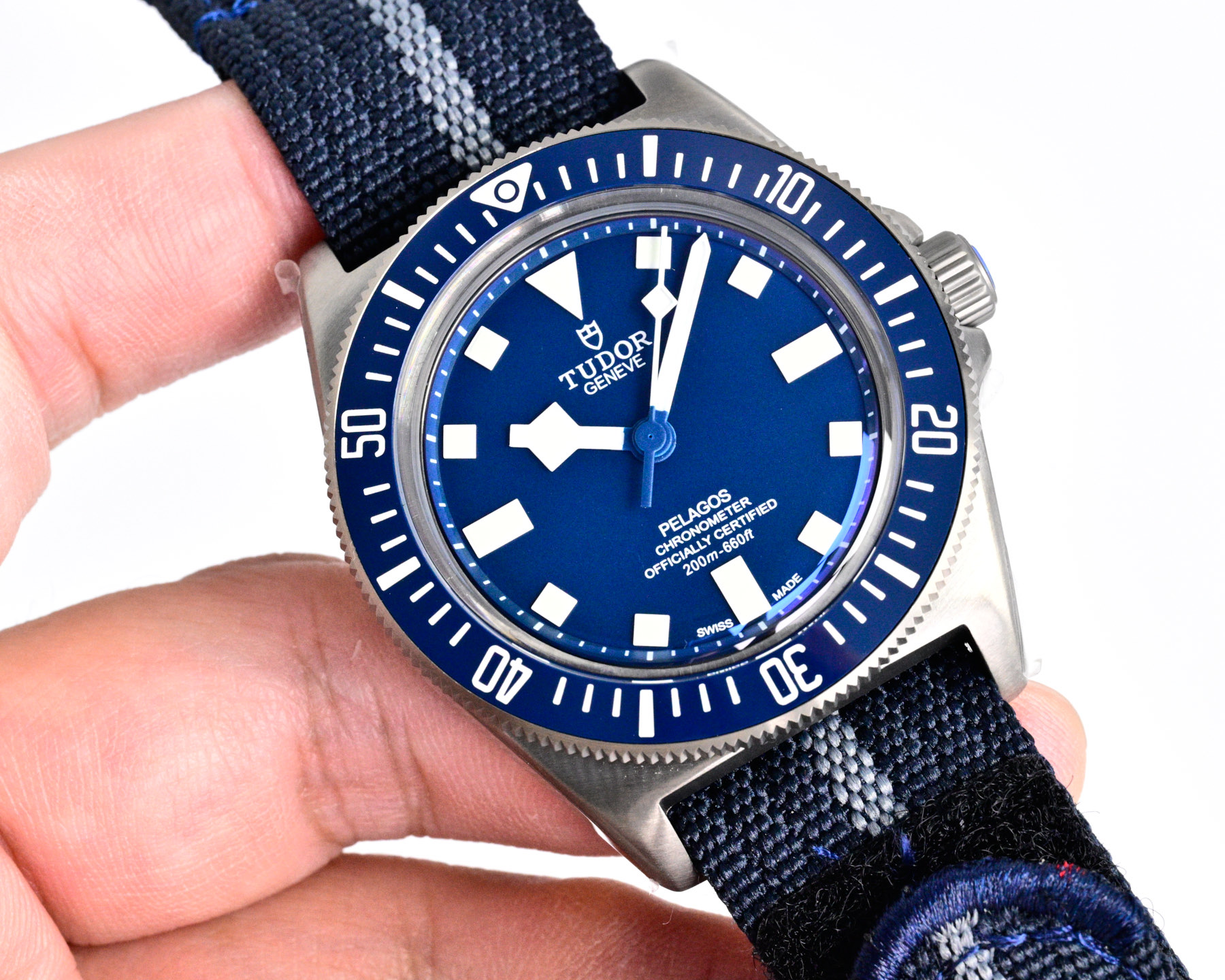 NO:821806,Flat price TUDOR Leading Submersible FXD - ③ 'Disruption·Innovation' The first one to use ultra-high-cost racing sailboat materials. It has the characteristics of super wear resistance and super high temperature resistance and is often used in high-end fighter jets! It is the first time it is used for Tudor; it is also Rolex's pioneering attempt to create materials for the next watch, which is in line with the innate spirit of daring to be the first! The case diameter of the leading submersible FXD model M25707 is 42 mm, which is consistent with the official! The thickness of the case is 12.5mm, which is thinner than the official one! The highest performance x1 grade Swiss Super-LumiNova luminous coating is used on the bezel ceramic material. The watch hands use a separate molded pattern needle instead of a low-cost corrosion needle. The needle is repeatedly oil-printed and then filled with Swiss X1 grade Super-LumiNova luminous material; synchronized with the lettering, which is snow white and slightly light green. The literal matte dial is equipped with an integrated luminous ceramic composite three-dimensional hour mark; equipped with the highest performance x1 grade Swiss Super-LumiNova luminous coating.19860909统一价 帝舵TUDOR 领潜型FXD －③『颠覆·创新』 首枚使用造价超高的竞赛帆船材料,它具有 超耐磨 超耐高温特点而多用于高尖端战斗机！ 它第一次用于帝舵；也是Rolex为下一只腕表材料的诞生做了一次前锋的尝试,正应了天生敢为先的精神！ 领潜型FXD型号M25707 表壳直径42 mm,与官方一致！ 表壳厚度12.5mm,比官方更薄！ 圈口陶瓷材料上使用最高性能x1级瑞士Super-LumiNova夜光涂层. 表针重本使用單独模具的批花针而非低成本腐蚀针,针重复油性印刷后填瑞士X1级别Super-LumiNova夜光材料；同步于字面雪白又有丝丝微淡浅绿. 字面哑光表盘,搭配一体成型夜光陶瓷复合材质立体钟点标记；配以最高性能x1级瑞士Super-LumiNova夜光涂层.,,Watch
