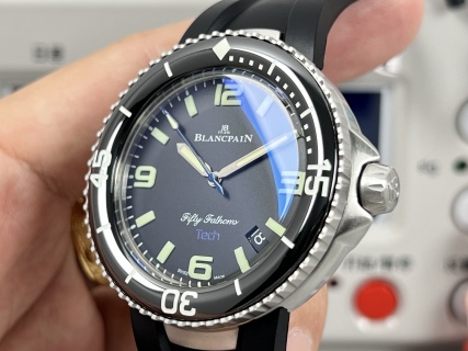 Blancpain Fifty Fathoms Tech 5029 12B30 94A detail 5