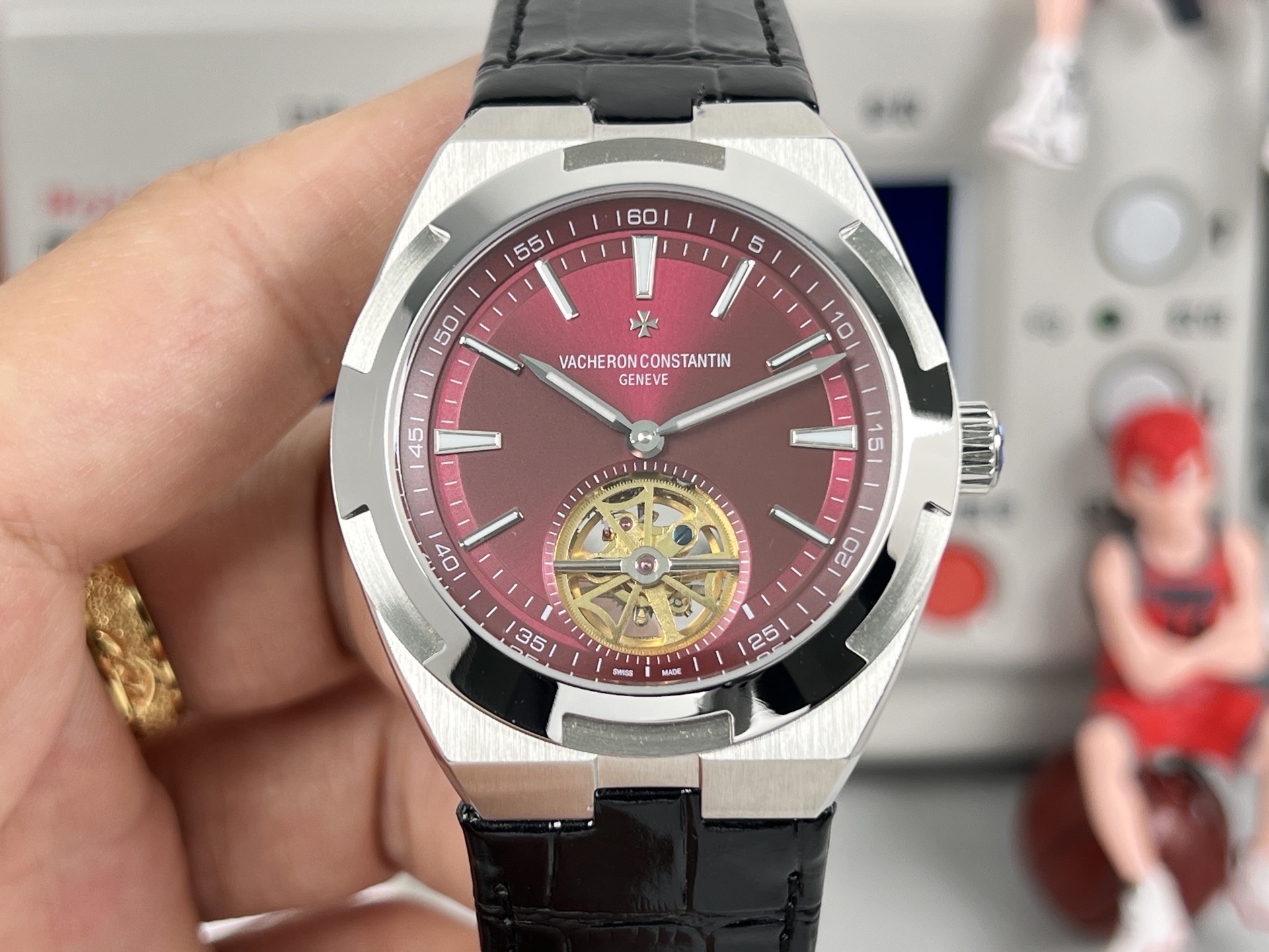NO:822118,Small quantity in stock!  Vacheron Constantin Wu Luzhi Type 6000E/000R-B  FIFTYSIX Tourbillon watch, the appearance is a 1:1 replica to break market barriers, the entire watch size is 11.5*41MM, exclusively equipped with the latest original folding pin buckle, super luminous, 1:1 card-free manual tourbillon, upper  The chain is light and can store energy for more than 72 hours. On the tourbillon device at 6 o'clock, the Maltese cross frame and cross bridge are fully hand-polished and chamfered. This process takes about 12 hours. The exquisite and elegant tourbillon device presents a unique mechanical beauty!  ANT is an independent watchmaking studio founded in Singapore, providing advanced customization related to watches.,,vacheron19860909少量现货！江诗丹顿伍陆之型6000E/000R-B FIFTYSIX陀飞轮腕表,外观做到了1:1复刻打破市场壁垒,整表尺寸11.5*41MM,独家搭配最新款原装折叠针扣,超强夜光,1:1无卡度手动陀飞轮,上链轻,储蓄能量72小时以上,6点钟的陀飞轮装置上,其马耳他十字框架及横桥以全手工打磨倒角,这项工艺耗时约12小时.精致优雅的陀飞轮装置呈现出独特的机械美感！ANT是创立于新加坡的独立制表工作室,提供钟表相关的高级定制.,,vacheron,Watch