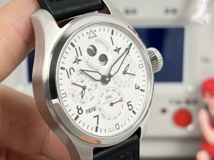 IWC Big Pilot's Watch Perpetual Calendar Spitfire IW503601 detail 4