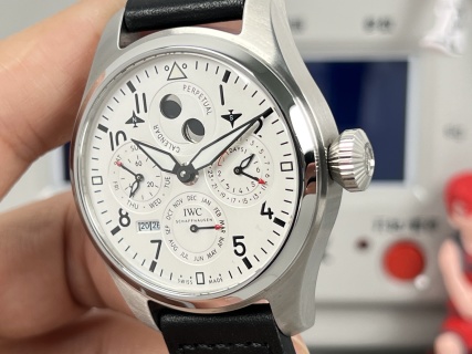 IWC Big Pilot's Watch Perpetual Calendar Spitfire IW503601 detail 5