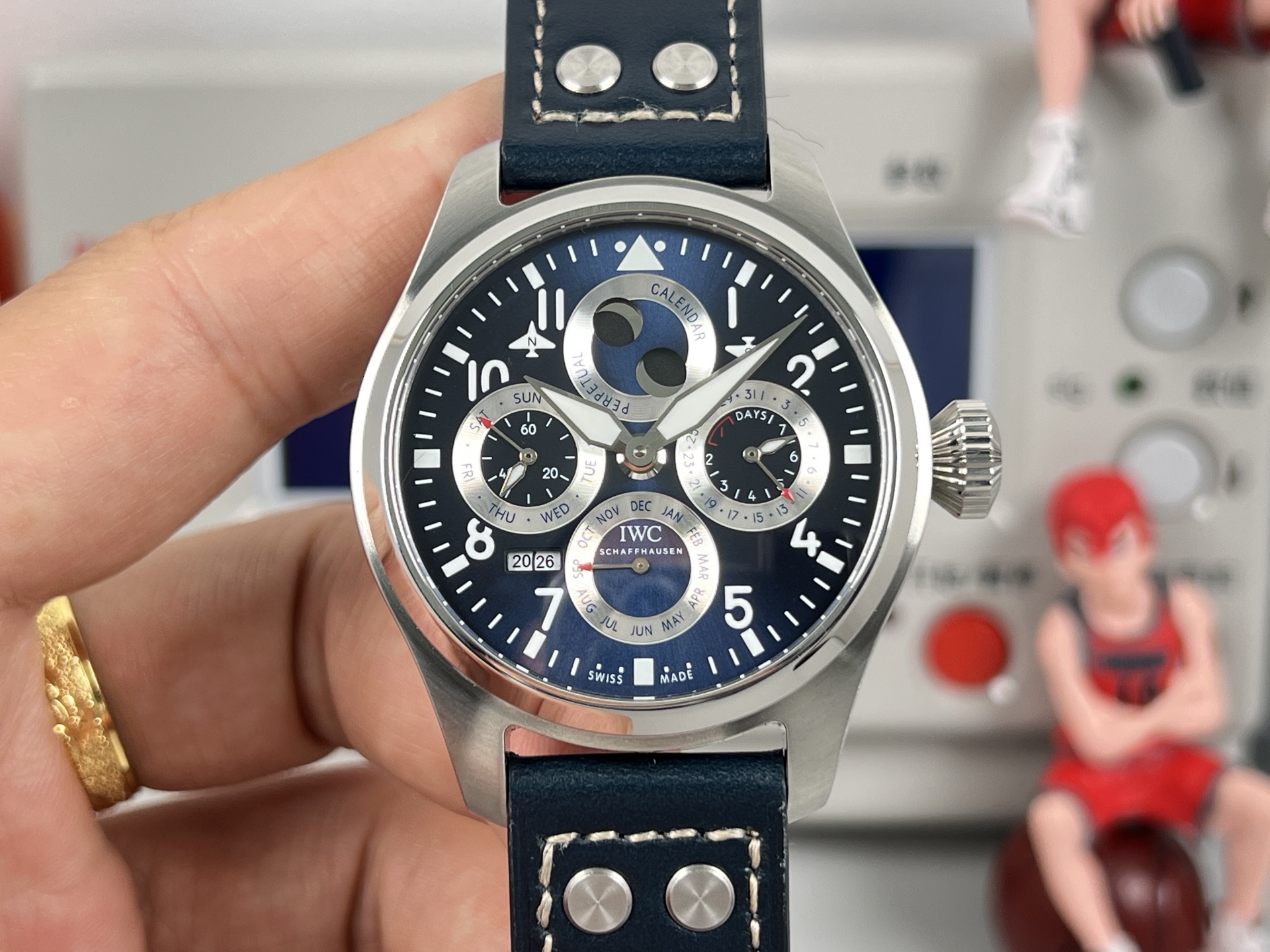 NO:821904,White shell, gold/black V9 IWC Air Dominator Grand Pilot Series, IW503605/ IW503001/ IW503601/ Another time-honored moment in the replica world, the 'perpetual calendar', one of the three complex functions of luxury watches, was successfully developed!  Moderate and comfortable size of 41mm, wild masculine design, domineering side leakage, hardcore top quality, flying fire, generous and decent dial layout, many functions but not complicated. After many years of continuous introduction of imported movements, modification and debugging, always pursuing the highest quality as the goal, we are finally done!  The functions are consistent with the original version, restoring the true functional experience of the perpetual calendar. Welcome to appreciate V9’s masterpiece.,,iwc19860909白壳,金/黑 V9 IWC万国空中霸主大飞行员系列,IW503605/ IW503001/ IW503601/复刻界又一历时时刻,名表三大复杂功能之一的“万年历”研发成功！41mm适中舒适的尺寸,狂野阳刚设计,霸气侧漏,硬核极品·喷火飞临,表盘布局大方得体,功能虽多却不让人觉得繁杂,历经多年不断引入进口机芯改造与调试,一贯追求最高品质为目标,终于大功告！功能与原版一致,复原万年历真功能体验,V9匠心力作欢迎您的品鉴.,,iwc,Watch