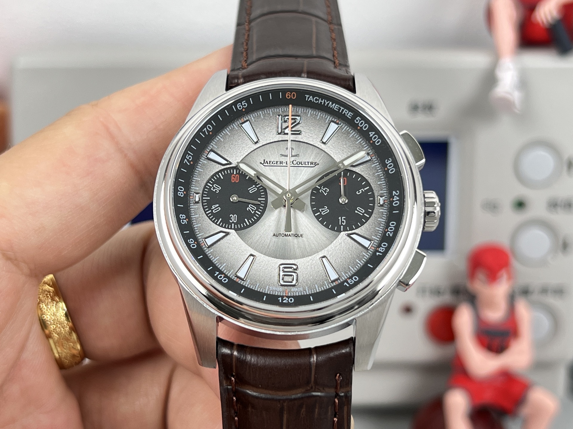 NO:822716,KR produces white shell and rose shell KR Factory's new product JAEGER-LECOULTRE - Jaeger-LeCoultre JL Beichen series watch, elegant and elegant~!  Beichen series JL5, the highest version on the market, Jaeger-LeCoultre Master series!  1. The chronograph movement is customized to be the same as the original one (9-bit small seconds) and changed to 761. The movement is consistent with the official website. 2. The entire watch has smooth lines, is slim and elegant, and fits comfortably. 3. The sapphire double-bubble anti-wear mirror is made of Swiss standard sapphire crystal glass, which is also covered with super anti-reflection coating, showing the extraordinary features of the brand!  4 The strap is matched with Italian Novonppa calfskin, and the original stainless steel folding buckle shows the luxurious temperament of this watch. It is suitable for various business occasions, simple and refined yet elegant!  KR's sincere work, welcome to taste and play. Luxurious and exquisite recommended men's multi-functional mechanical watch. The best luxury recommendation for gifts, please look for KR's exclusive quality, jaeger-lecoultre, cowhide19860909KR 出品 白壳 玫壳  KR Factory 新品 JAEGER-LECOULTRE——积家 JL 北宸系列腕表,儒雅而至~！北辰系列JL5市场最高版本 积家大师系列！ 1采用同正品一致（9字位小秒）计时机芯定制改为761,机芯追求官网一致. 2整款腕表线条流畅,纤薄优雅,贴合舒适直径42mm 3蓝宝石双卜防磨损镜面,采用瑞士标准级别蓝宝水晶玻璃,同样覆盖超级增透镀膜,尽显品牌不凡之处！ 4表带搭配意大利Novonppa小牛皮,原装精钢折叠扣更显示这块腕表的豪华气质.适合各种商务场合,简敛精致不失优雅！ KR诚芯之作,欢迎品鉴把玩 奢华精致推荐男士多功能机械腕表 送礼最佳奢华推荐请认准KR独家品质,,jaeger-lecoultre,cowhide,Watch