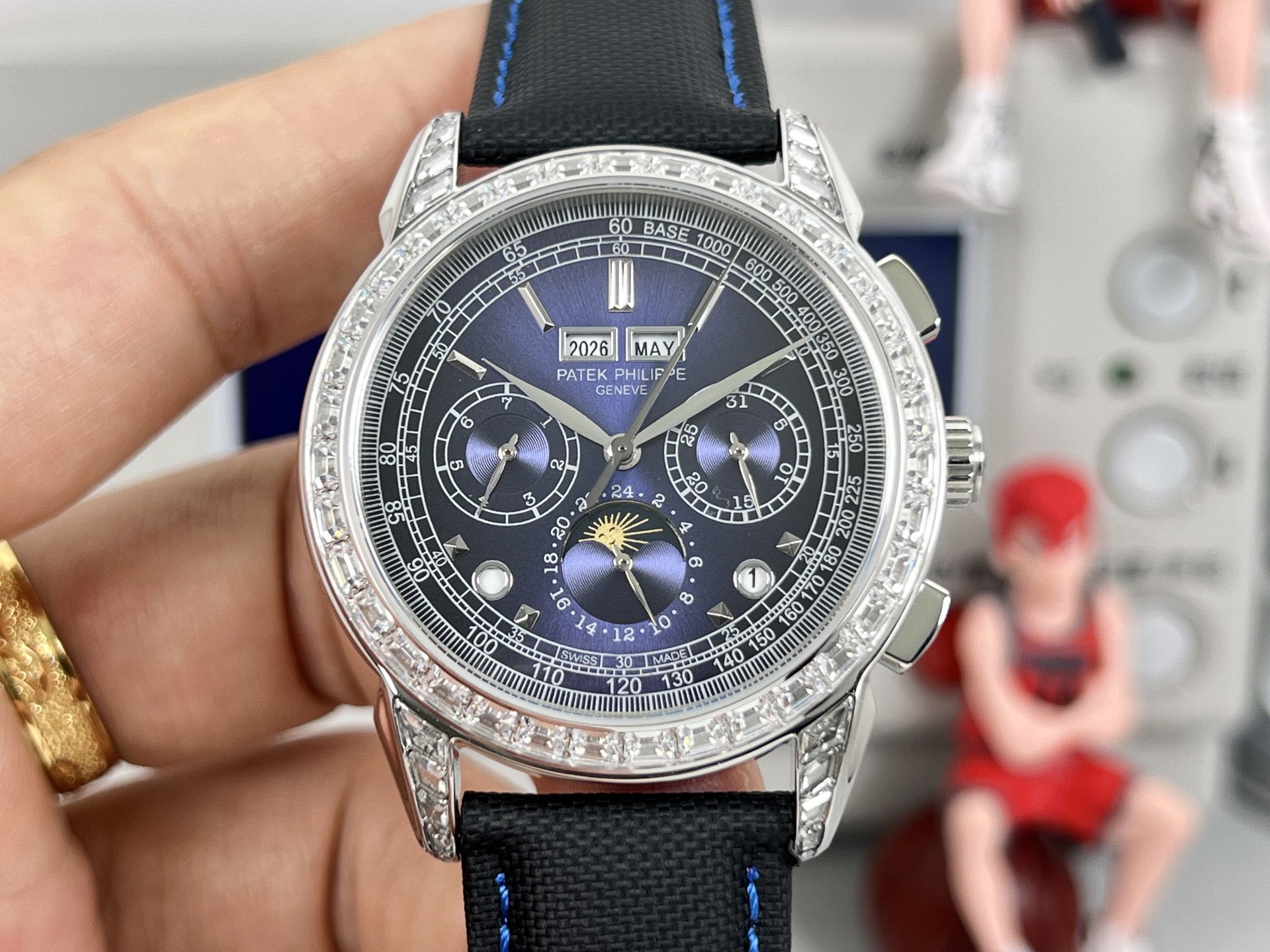 NO:859610,Aperture, ring diamonds, full diamonds on all four sides, V4 upgraded version 'button' upgraded to original replica mold opening, Patek Philippe super complex function chronograph series!  Careful work, details 1. The team spent more than two years designing carefully, regardless of cost, daring to be the first, striving for perfection, overcoming many difficulties, and breaking through multi-layer technical bottlenecks. The movement model is an upgraded version of CH 29-535, with hollow exquisite lumps, and stable quality!  2 size 41mm, thickness 11mm!  3. The watch case is made of 316L all-steel with nano-plated platinum watch technology. The ring is embellished with South African diamonds, which further highlights the noble atmosphere. The strap is matched with Italian first-layer calfskin!  More elegant and classy!  You deserve it!  Please look for exclusive quality.,,cowhide19860909光圈,圈钻,四边满钻 V4升级版”扣子”升级原装复刻开模,百达.翡丽超级复杂功能计时系列！用心之作,细节方面 1团队历时两年多精心设计,不计成本,敢为人先,力求完美,克服重重难关,突破多层技术瓶颈,机芯型号为CH 29-535 升级版,镂空精致坨片,质量稳定！ 2尺寸41毫米,厚度11毫米！ 3表壳为316L全钢镀纳米铂金表技术,圈口点缀南非钻,更彰显高贵大气,表带搭配意大利头层小牛皮！更显大气上档次！ 你值得拥有！请认准独家品质.,,cowhide,Watch