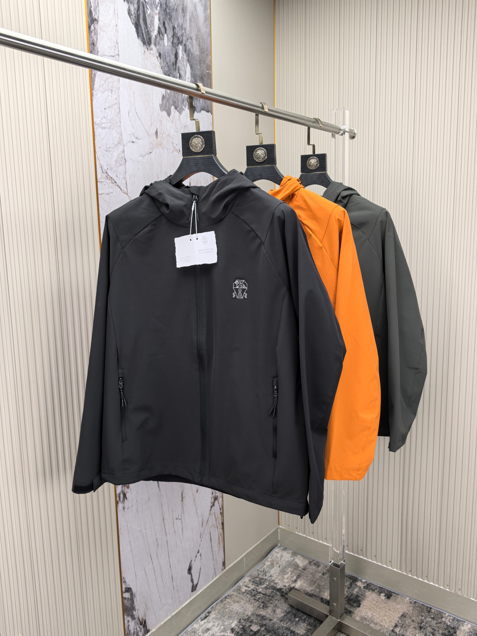 NO:481051,BC, the latest autumn and winter new product for men in 2025, windproof and rainproof jacket for men!  A hooded jacket is an indispensable item in the autumn and winter wardrobe!  Chest embroidery LOGO visually more three-dimensional and stylish, classic three-dimensional tailoring, a must-have style for business and leisure, a must-have choice for daily leisure and many outdoor sports. Size 165-195 (same style for men and women) order to report height and weight!  wholesale, jackets & coats, jackets & coats,hats,alexander wang19860909BC,2025最新款秋冬男士新品 防风防雨夹克冲锋衣！连帽外套更是秋冬衣橱里必不可少的一件！胸口刺绣LOGO 视觉更立体有型,经典立体剪裁 商务休闲必入款式 日常休闲和诸多户外运动必备之选.尺码165-195（男女同款）下单报身高体重！可接批发,,jackets & coats,jackets & coats,hats,alexander wang,Men's clothing