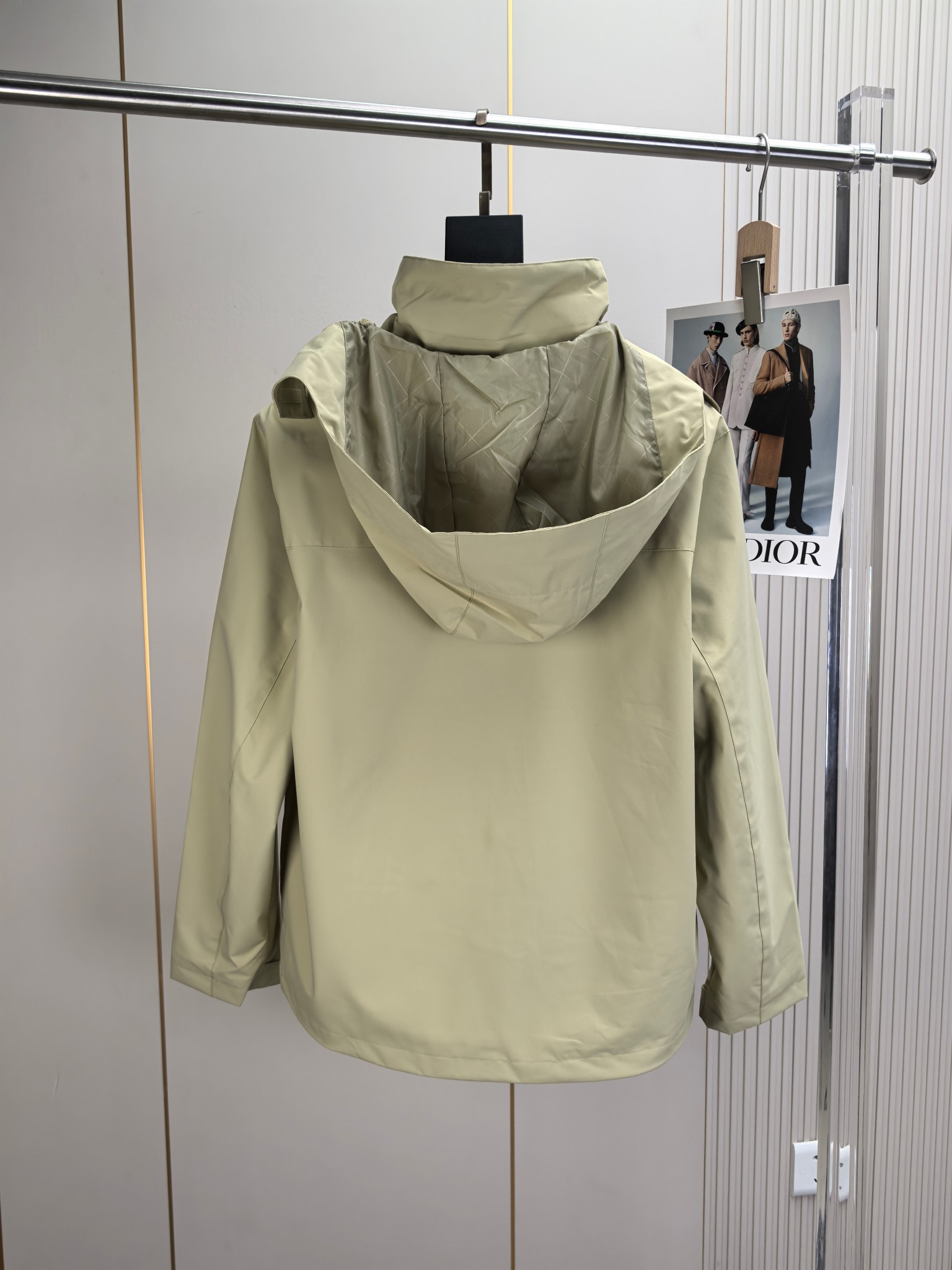 始祖鸟。2025最新款秋冬男士新品 防风防雨夹克冲锋衣！连帽外套更是秋冬衣橱里必不可少的一件！胸口刺绣L