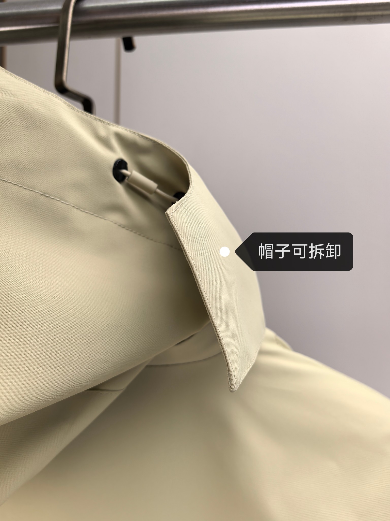 始祖鸟。2025最新款秋冬男士新品 防风防雨夹克冲锋衣！连帽外套更是秋冬衣橱里必不可少的一件！胸口刺绣L