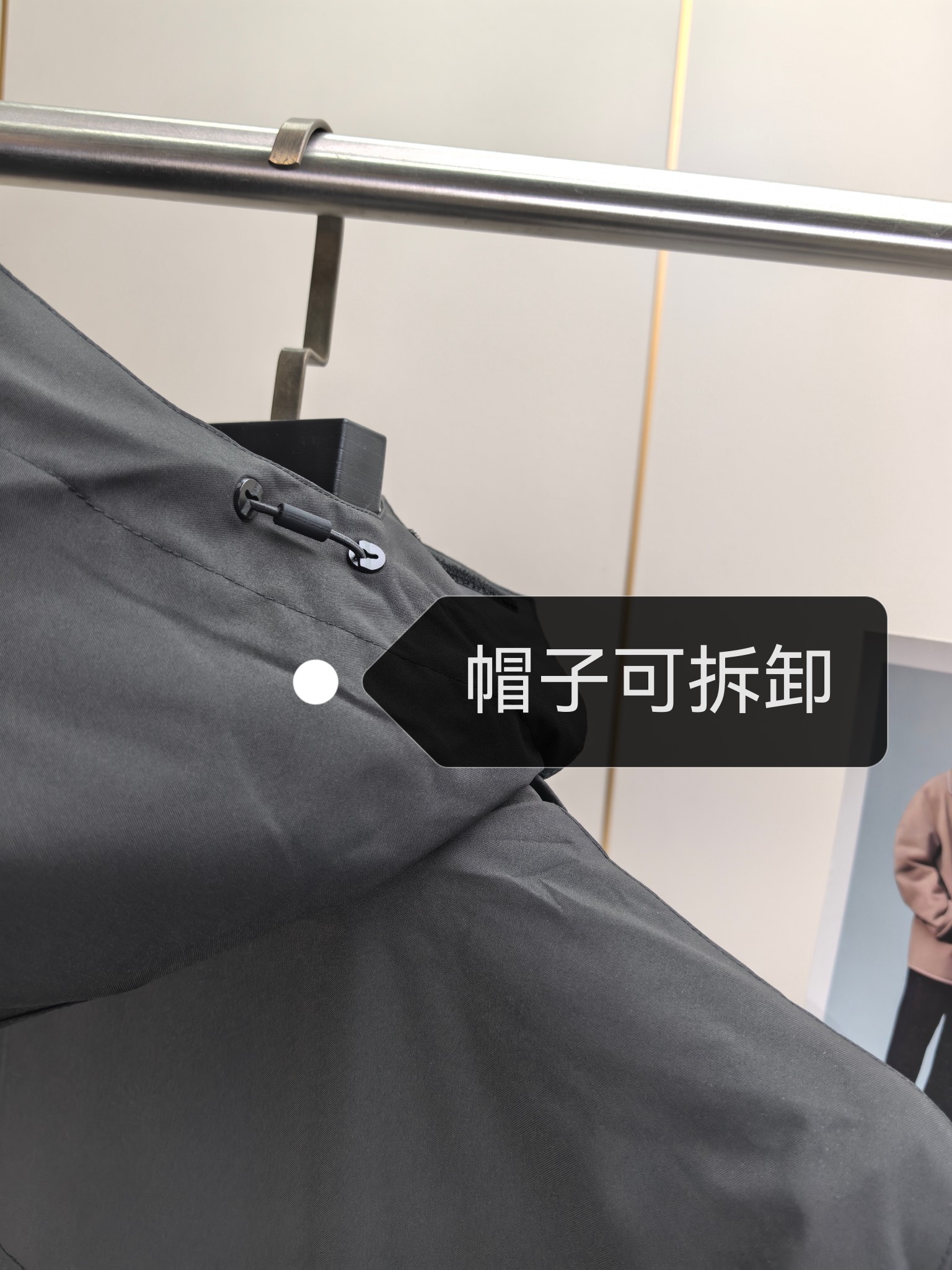 始祖鸟。2025最新款秋冬男士新品 防风防雨夹克冲锋衣！连帽外套更是秋冬衣橱里必不可少的一件！胸口刺绣L